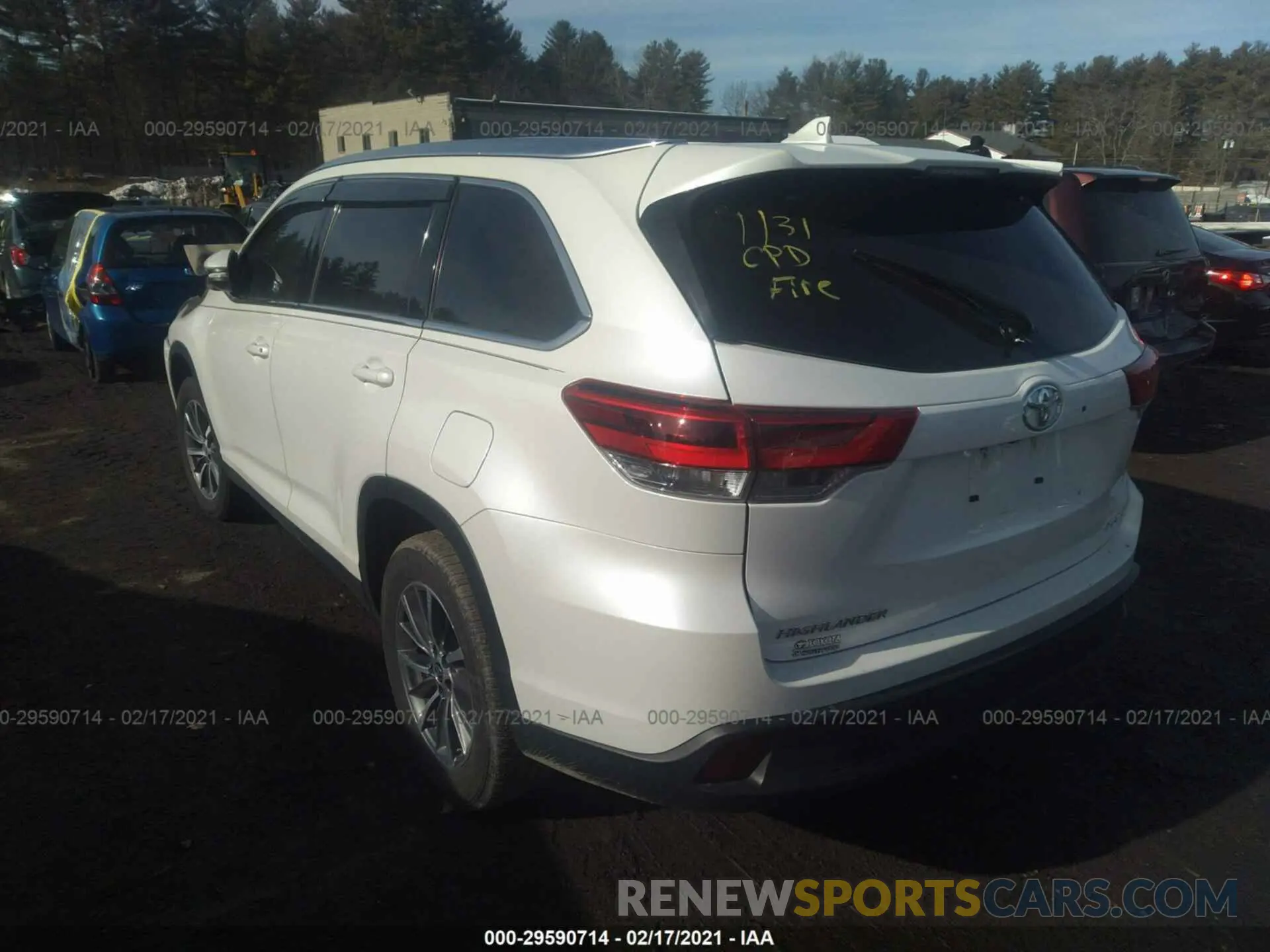 3 Photograph of a damaged car 5TDKZRFH3KS368172 TOYOTA HIGHLANDER 2019