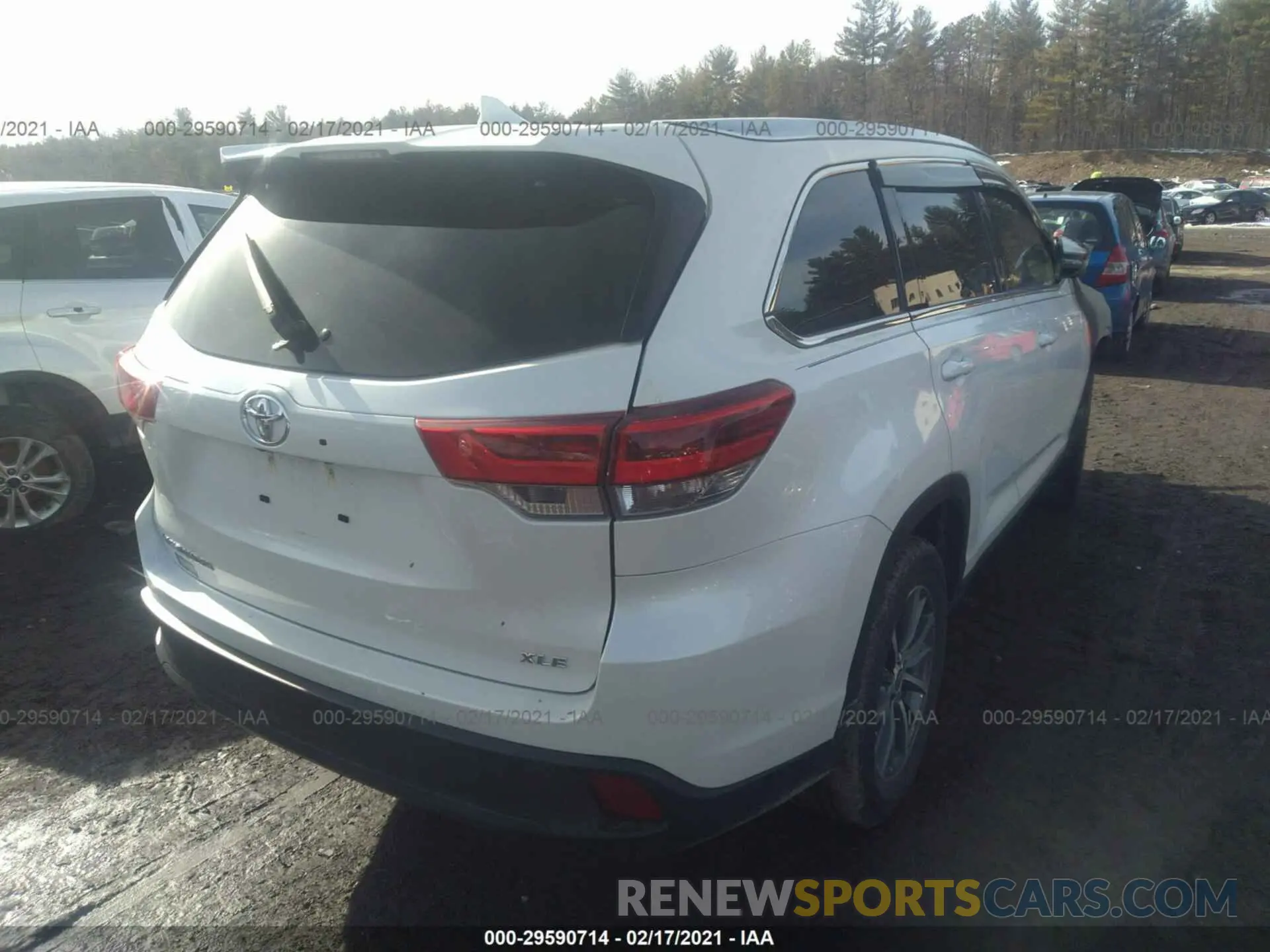 4 Photograph of a damaged car 5TDKZRFH3KS368172 TOYOTA HIGHLANDER 2019
