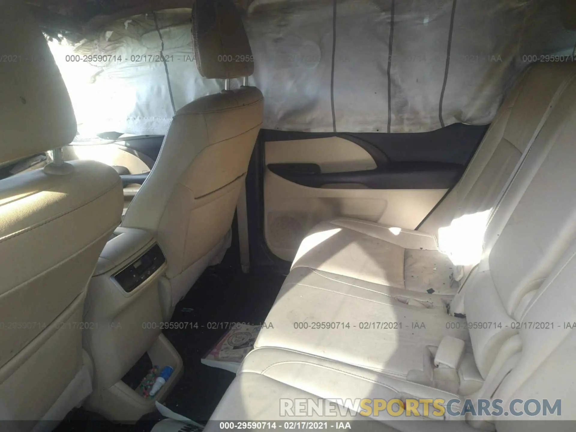 8 Photograph of a damaged car 5TDKZRFH3KS368172 TOYOTA HIGHLANDER 2019