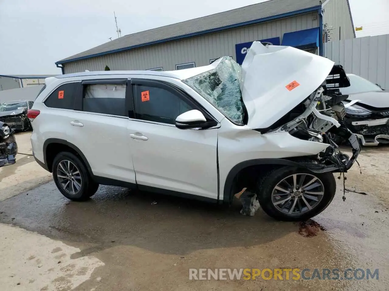 4 Photograph of a damaged car 5TDKZRFH3KS552544 TOYOTA HIGHLANDER 2019