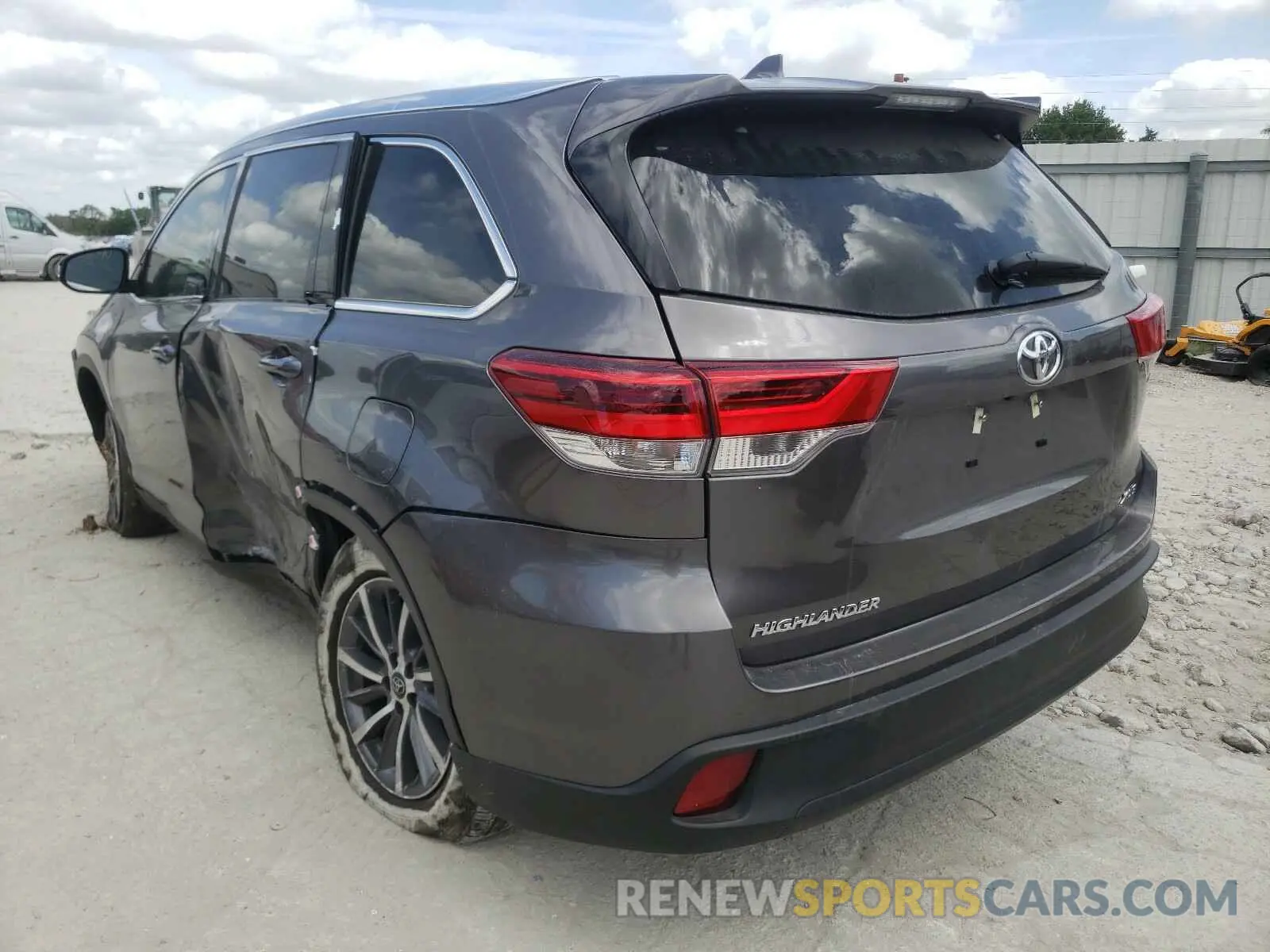3 Photograph of a damaged car 5TDKZRFH3KS554343 TOYOTA HIGHLANDER 2019
