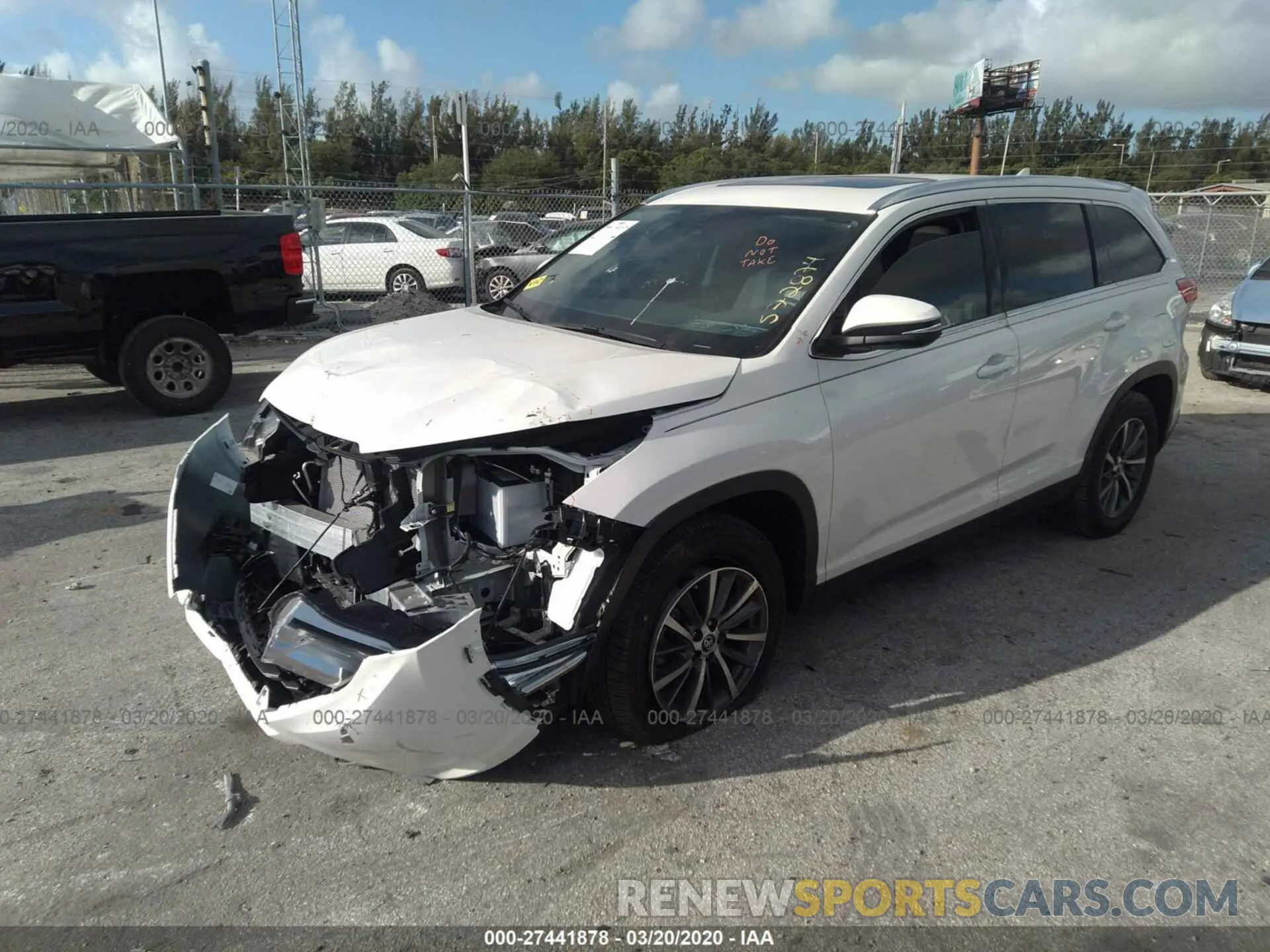 2 Photograph of a damaged car 5TDKZRFH3KS572874 TOYOTA HIGHLANDER 2019