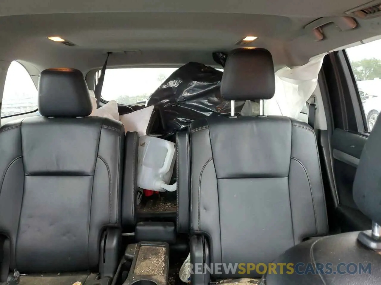 10 Photograph of a damaged car 5TDKZRFH4KS365538 TOYOTA HIGHLANDER 2019