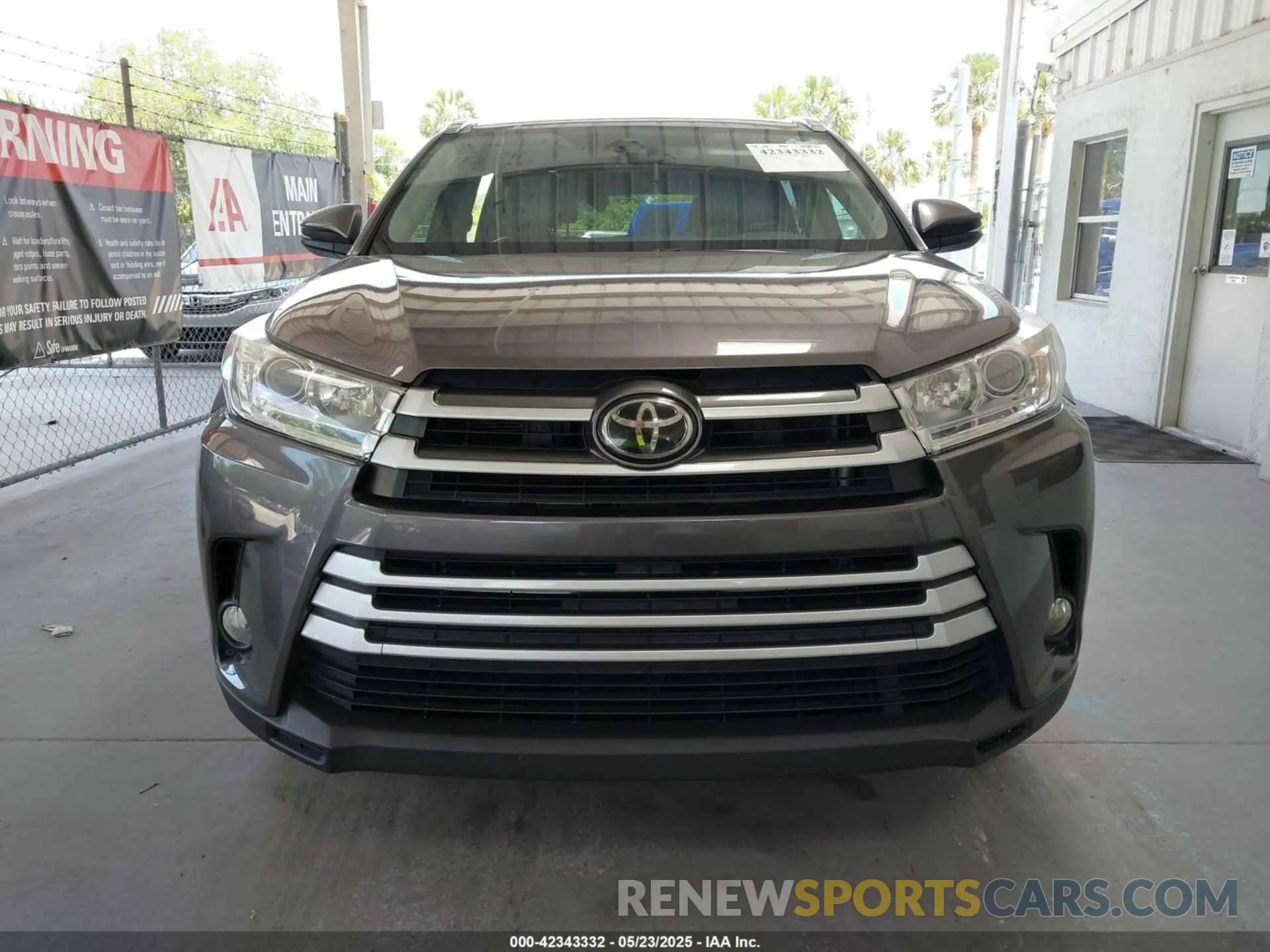 12 Photograph of a damaged car 5TDKZRFH4KS365796 TOYOTA HIGHLANDER 2019