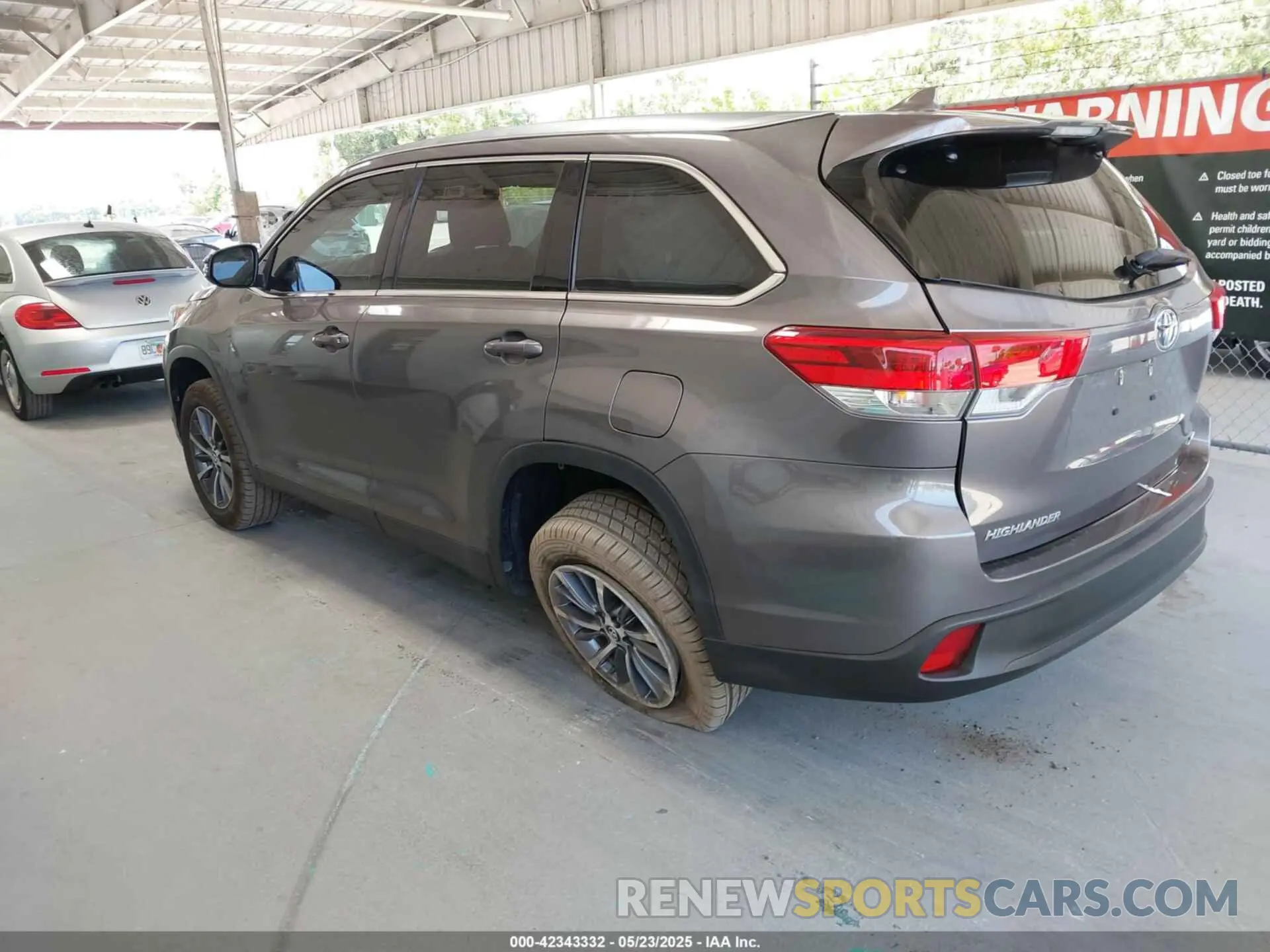 3 Photograph of a damaged car 5TDKZRFH4KS365796 TOYOTA HIGHLANDER 2019