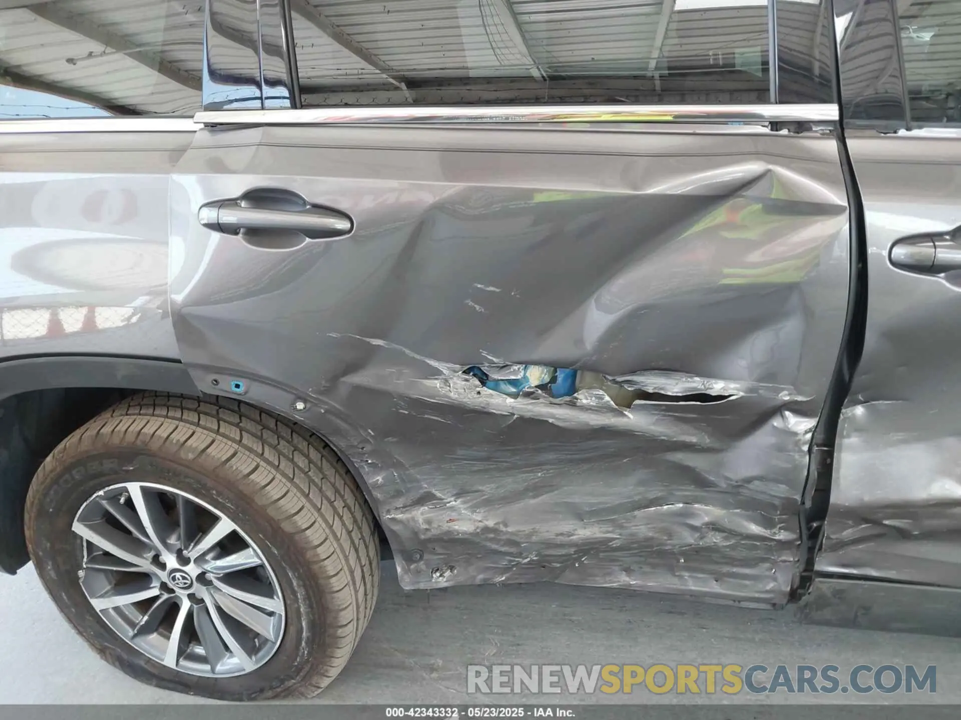 6 Photograph of a damaged car 5TDKZRFH4KS365796 TOYOTA HIGHLANDER 2019