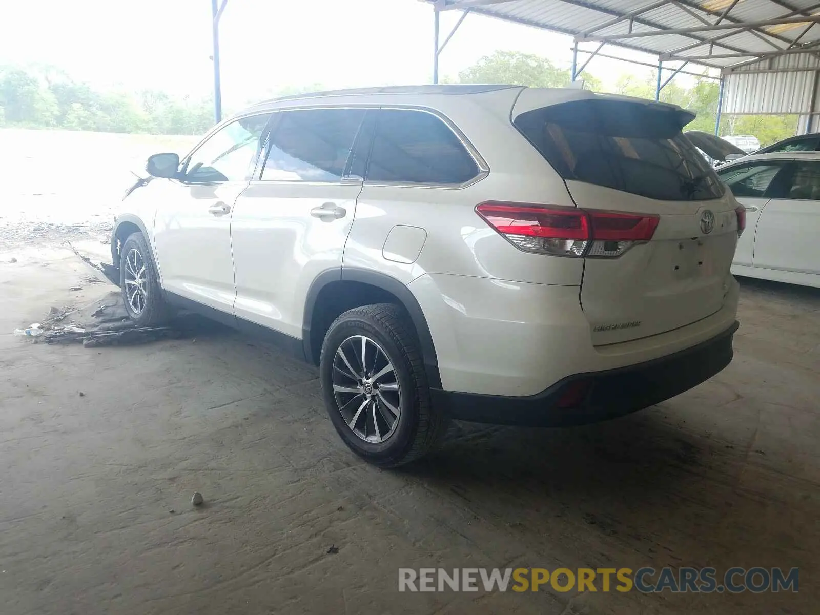 3 Photograph of a damaged car 5TDKZRFH4KS574665 TOYOTA HIGHLANDER 2019