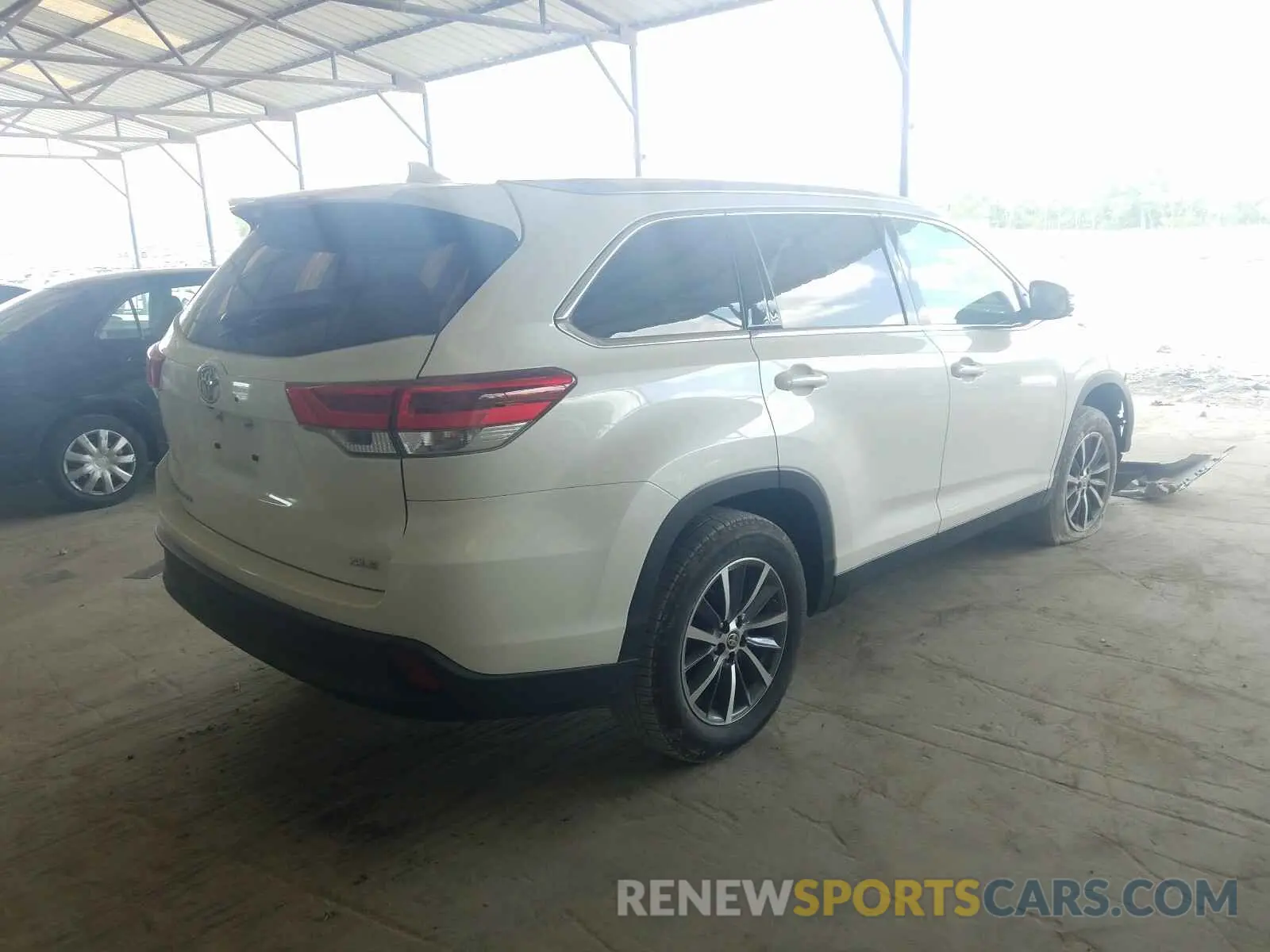 4 Photograph of a damaged car 5TDKZRFH4KS574665 TOYOTA HIGHLANDER 2019