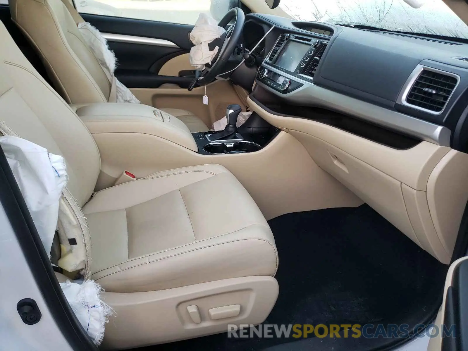 5 Photograph of a damaged car 5TDKZRFH5KS552058 TOYOTA HIGHLANDER 2019