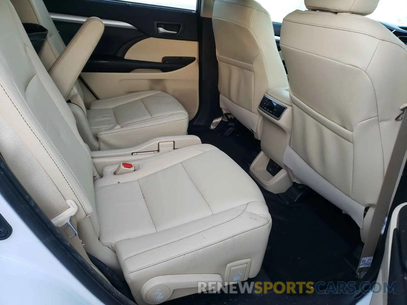 6 Photograph of a damaged car 5TDKZRFH5KS552058 TOYOTA HIGHLANDER 2019