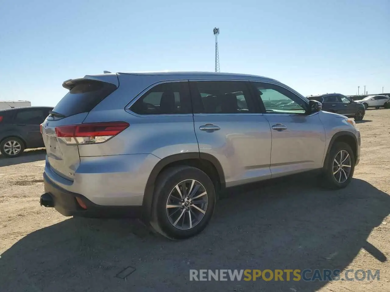 3 Фотография поврежденного автомобиля 5TDKZRFH5KS557664 TOYOTA HIGHLANDER 2019
