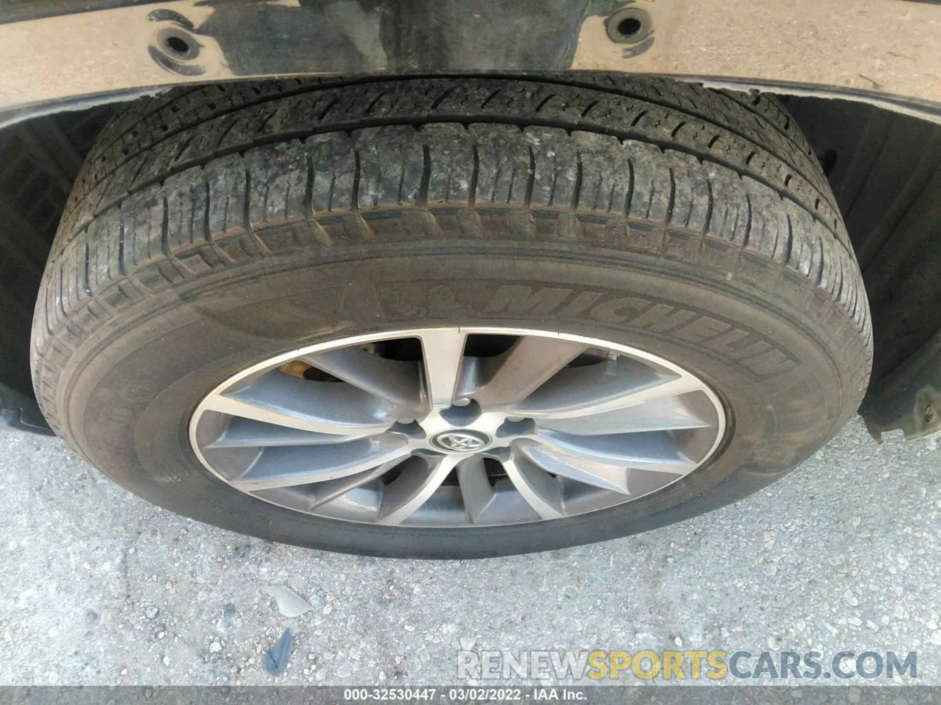 12 Photograph of a damaged car 5TDKZRFH5KS560726 TOYOTA HIGHLANDER 2019