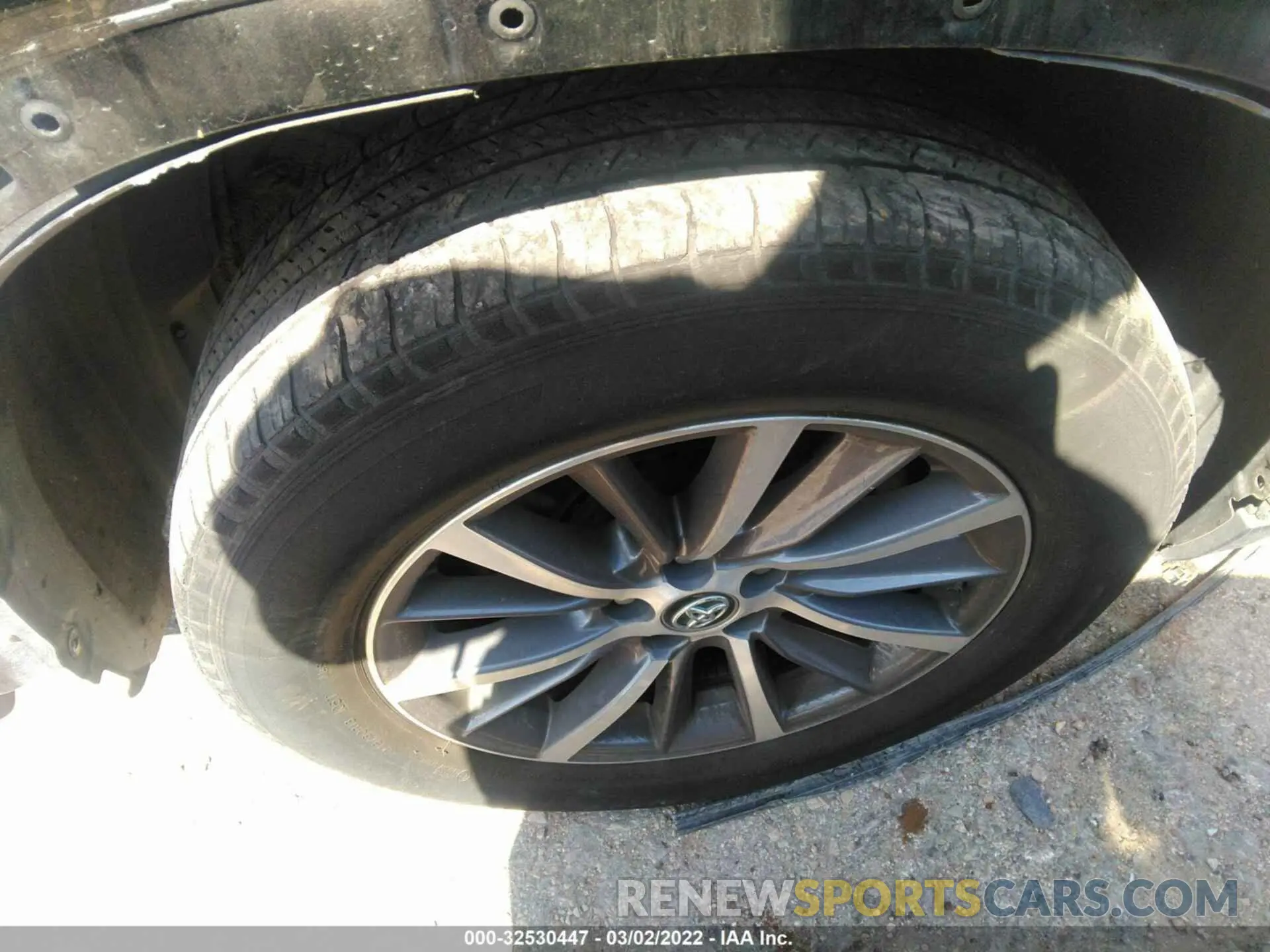 14 Photograph of a damaged car 5TDKZRFH5KS560726 TOYOTA HIGHLANDER 2019