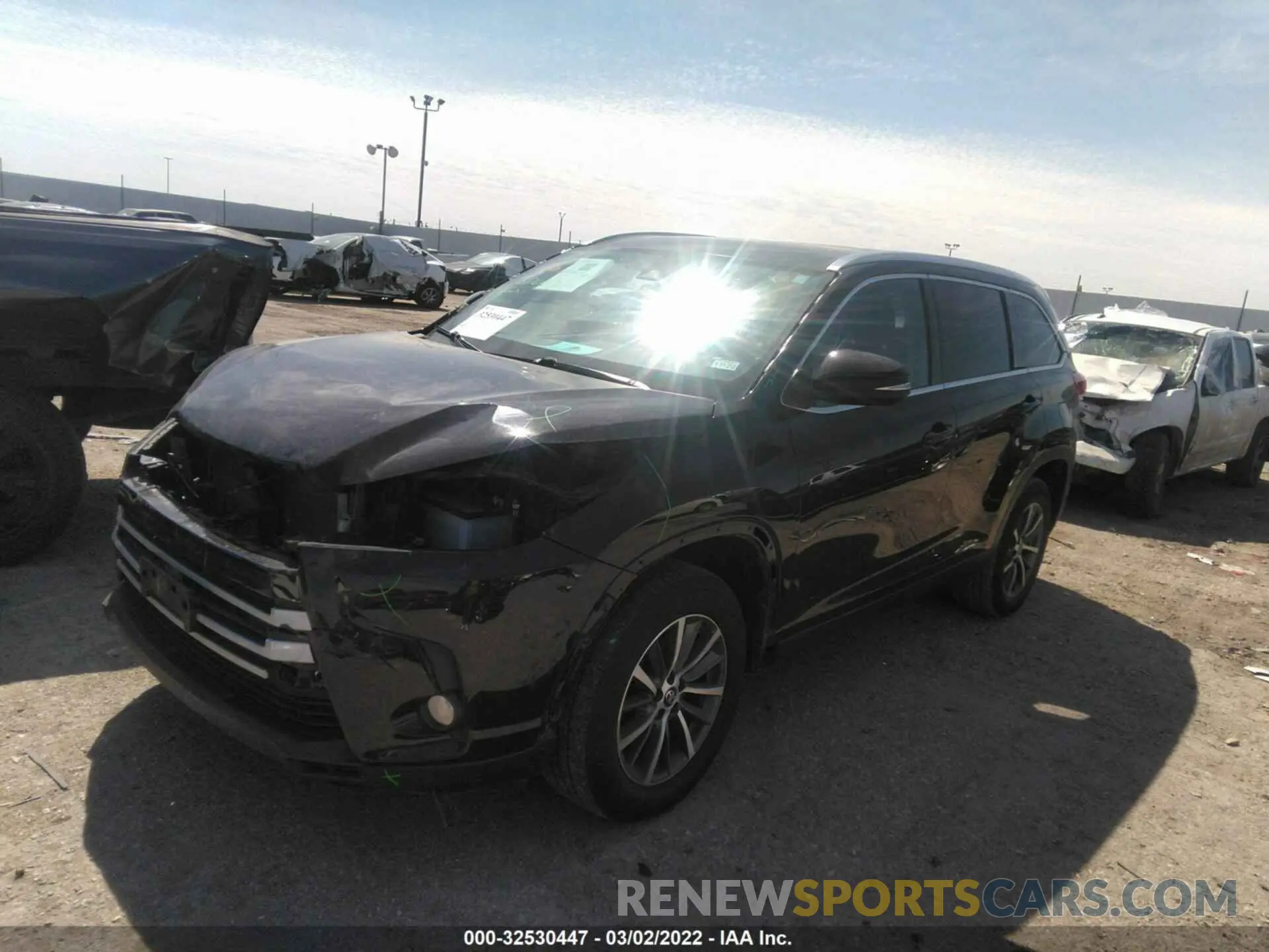 2 Photograph of a damaged car 5TDKZRFH5KS560726 TOYOTA HIGHLANDER 2019