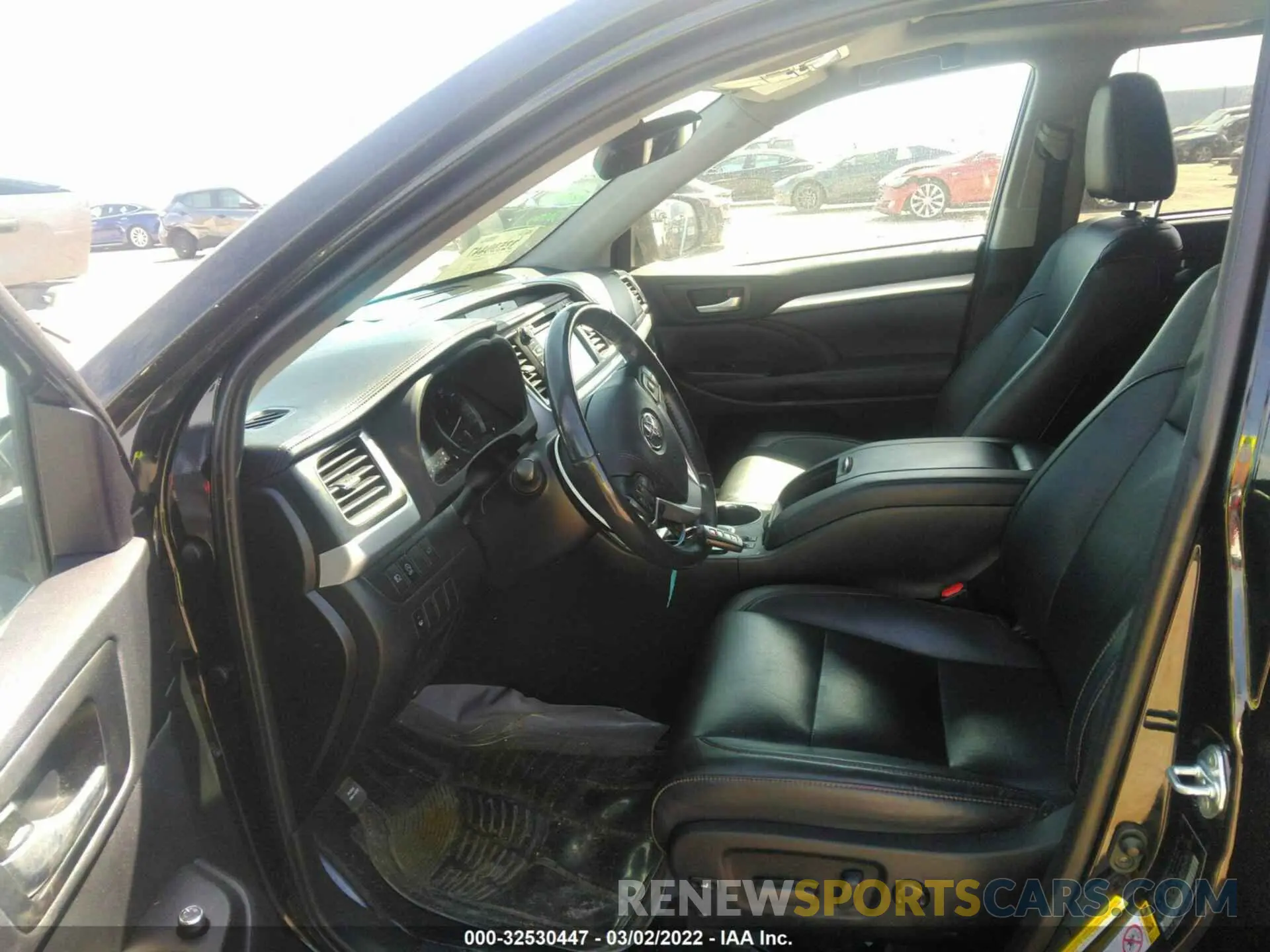 5 Photograph of a damaged car 5TDKZRFH5KS560726 TOYOTA HIGHLANDER 2019
