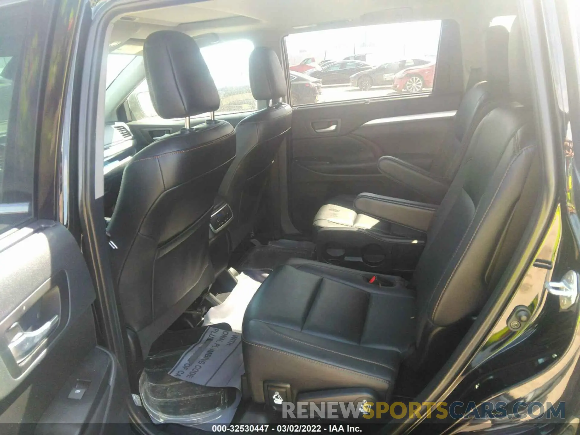 8 Photograph of a damaged car 5TDKZRFH5KS560726 TOYOTA HIGHLANDER 2019