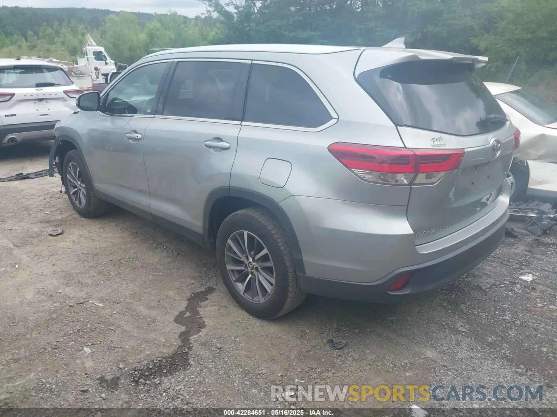 3 Фотография поврежденного автомобиля 5TDKZRFH5KS563030 TOYOTA HIGHLANDER 2019