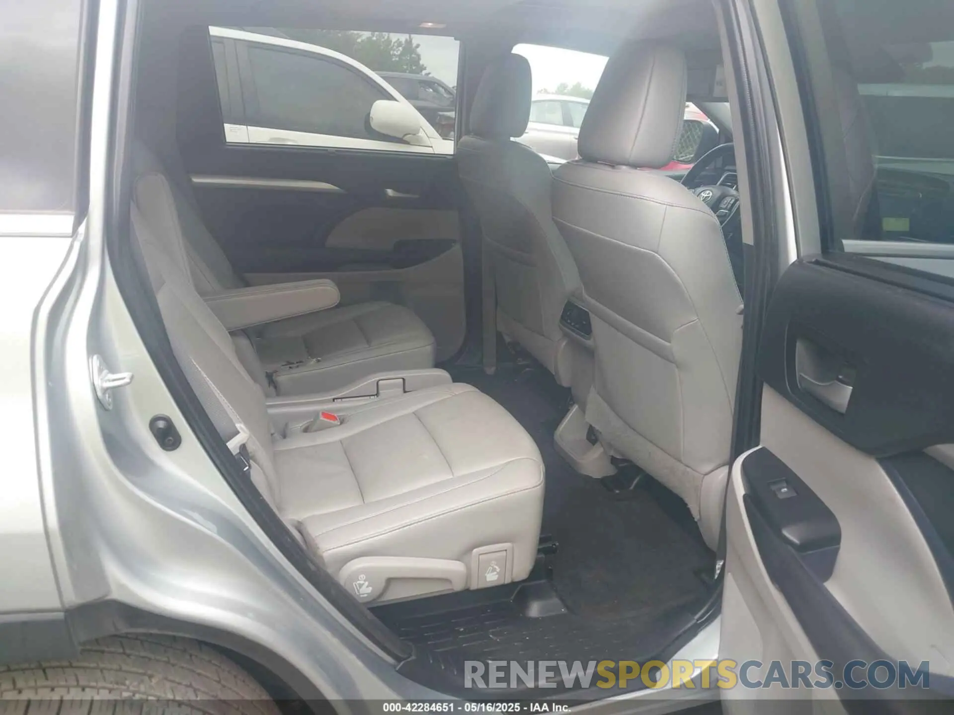 8 Фотография поврежденного автомобиля 5TDKZRFH5KS563030 TOYOTA HIGHLANDER 2019