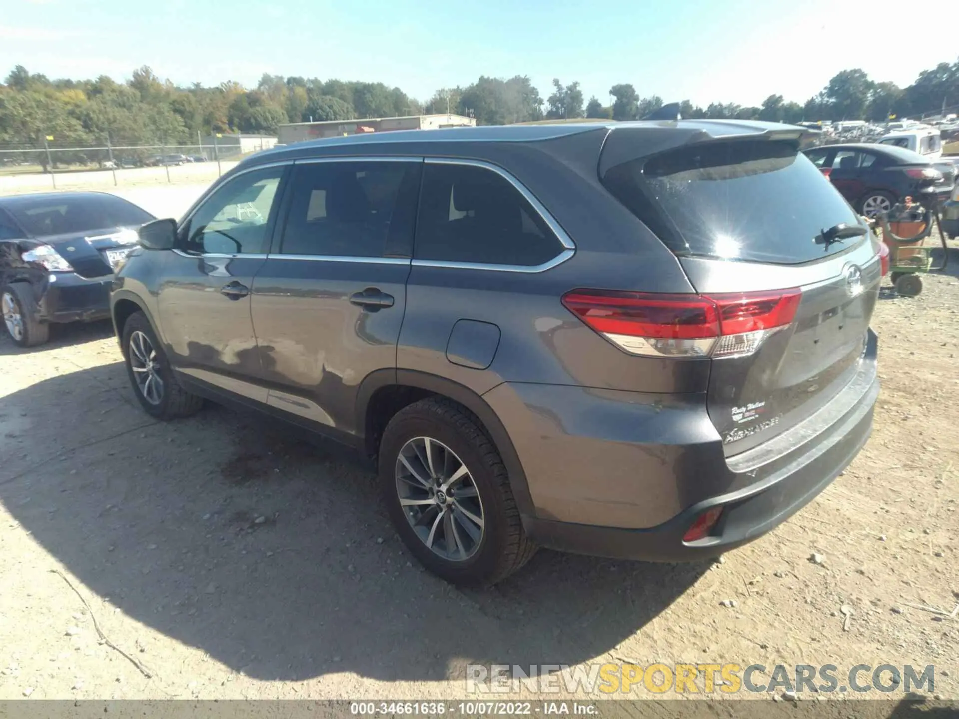 3 Фотография поврежденного автомобиля 5TDKZRFH5KS564601 TOYOTA HIGHLANDER 2019