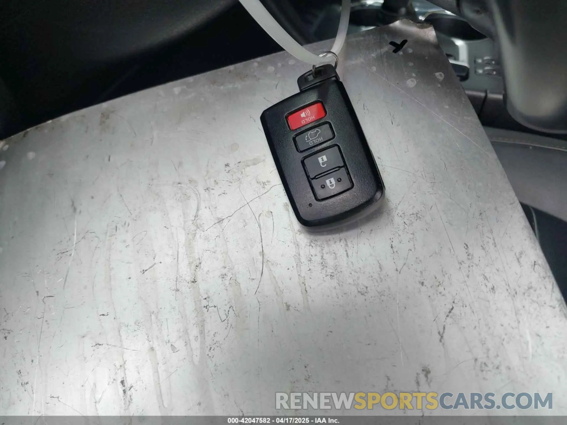 11 Photograph of a damaged car 5TDKZRFH5KS572312 TOYOTA HIGHLANDER 2019