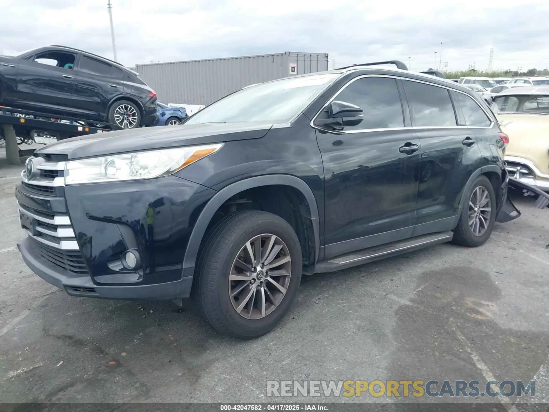 2 Photograph of a damaged car 5TDKZRFH5KS572312 TOYOTA HIGHLANDER 2019