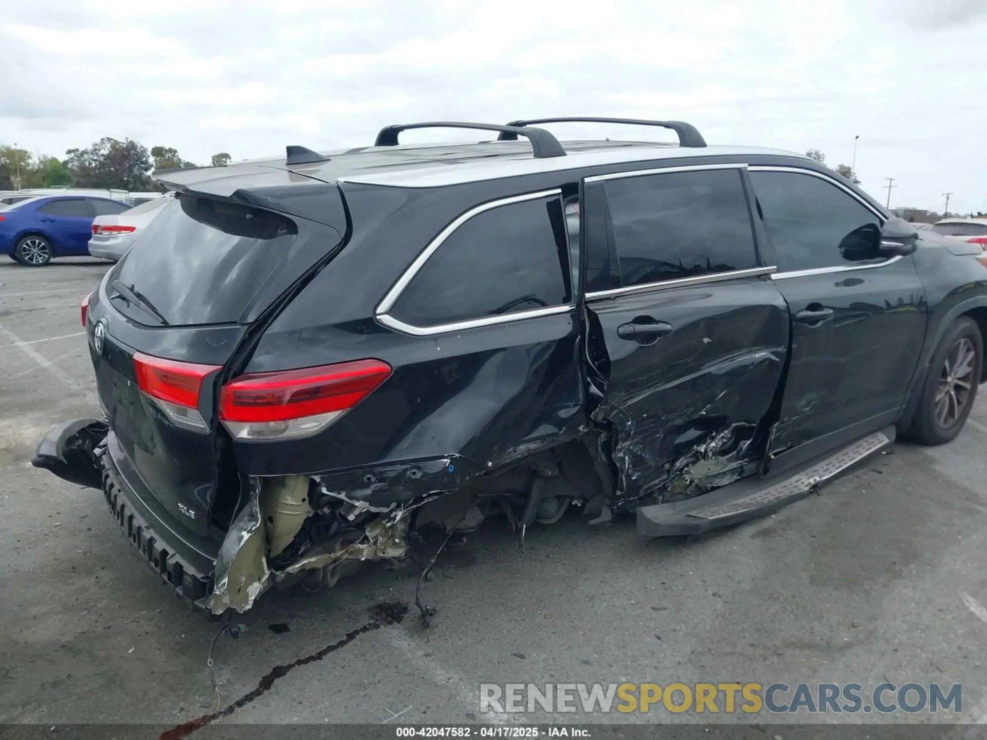 6 Photograph of a damaged car 5TDKZRFH5KS572312 TOYOTA HIGHLANDER 2019