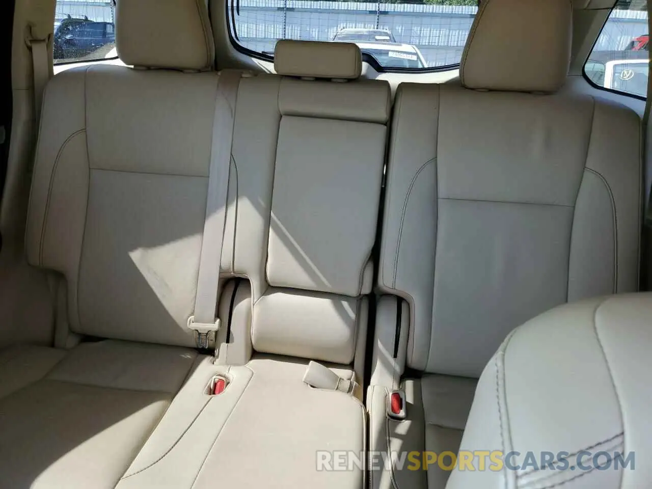 10 Photograph of a damaged car 5TDKZRFH5KS574951 TOYOTA HIGHLANDER 2019