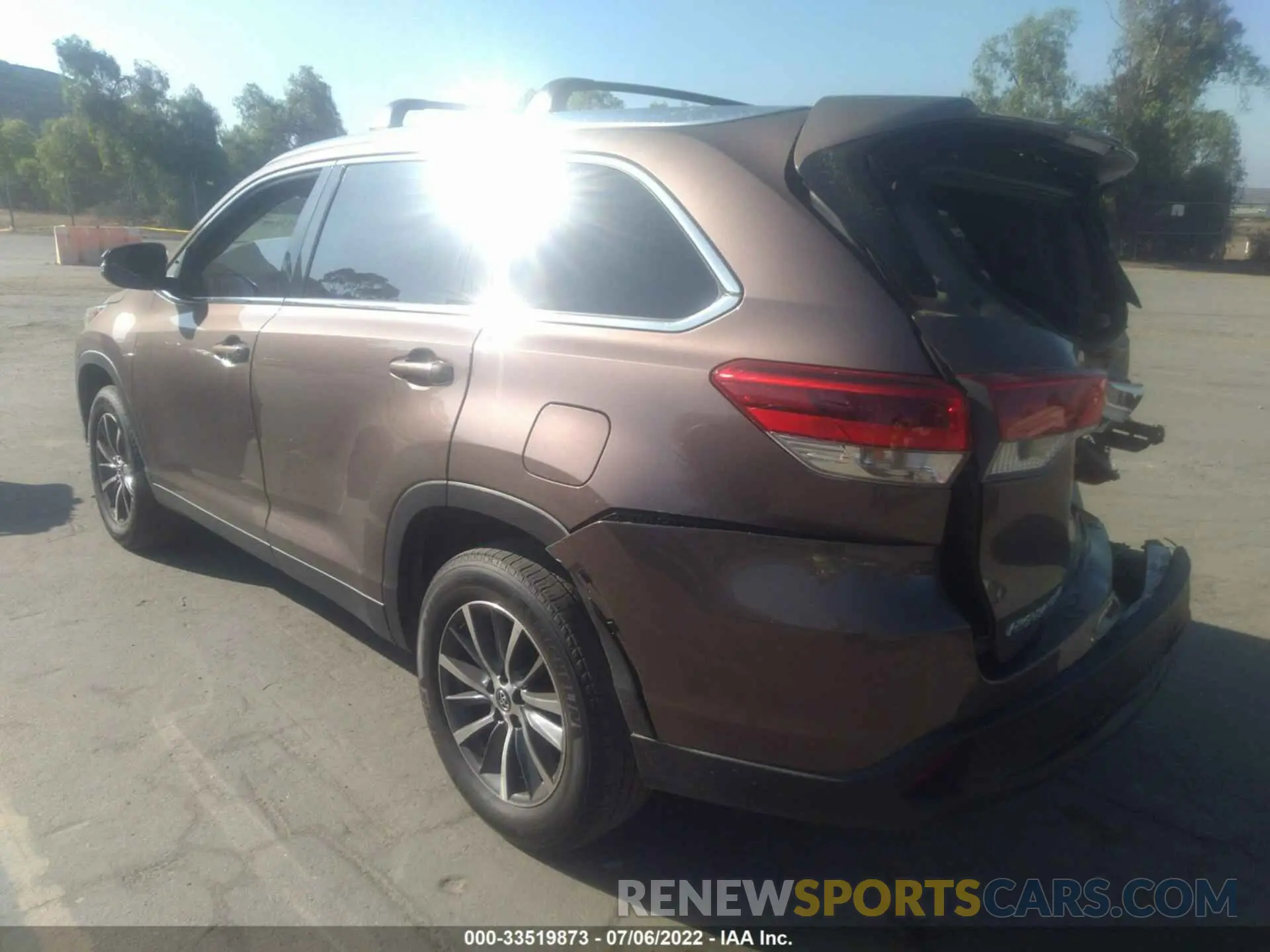 3 Фотография поврежденного автомобиля 5TDKZRFH6KS303056 TOYOTA HIGHLANDER 2019