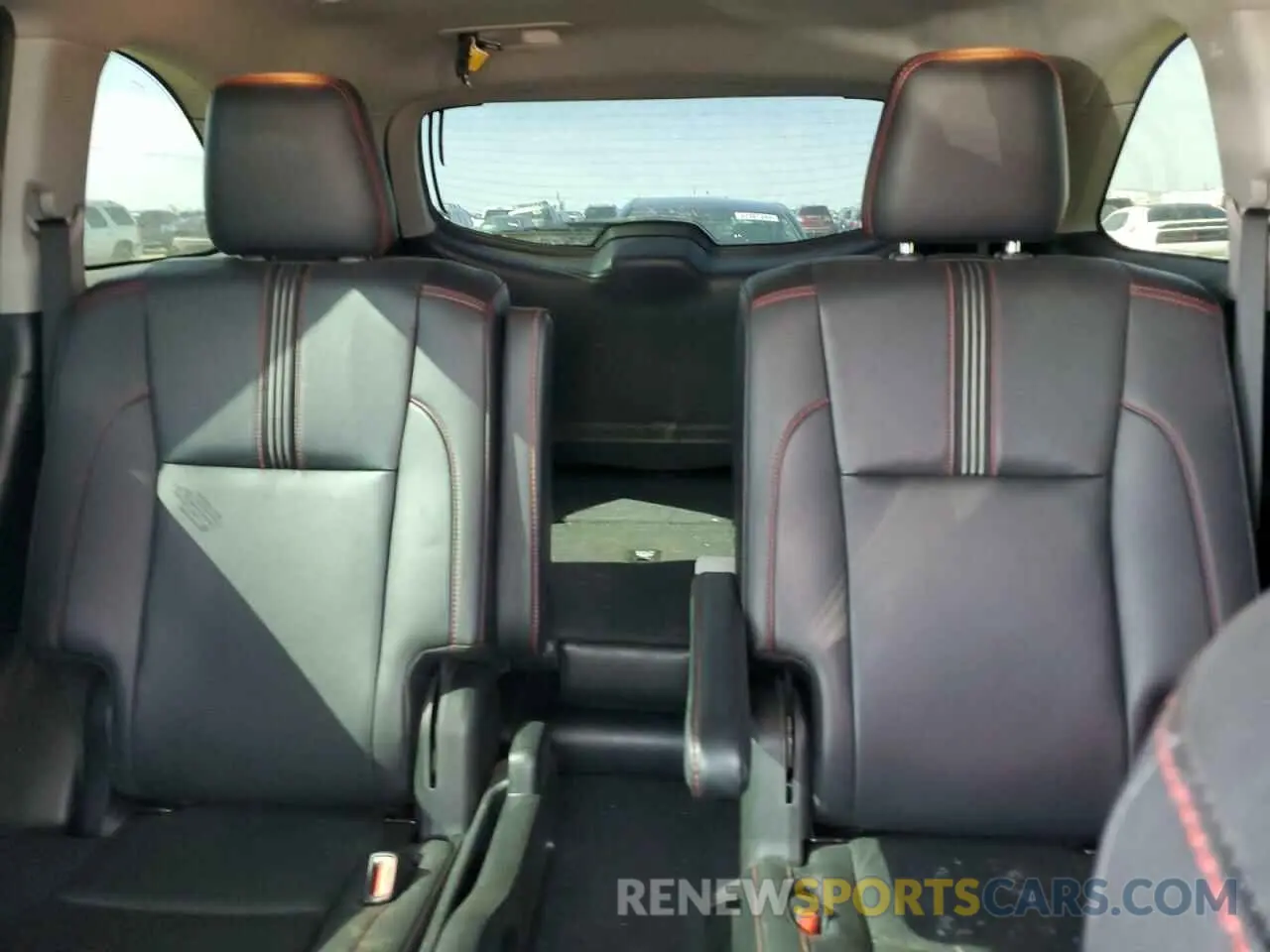 10 Photograph of a damaged car 5TDKZRFH6KS324375 TOYOTA HIGHLANDER 2019