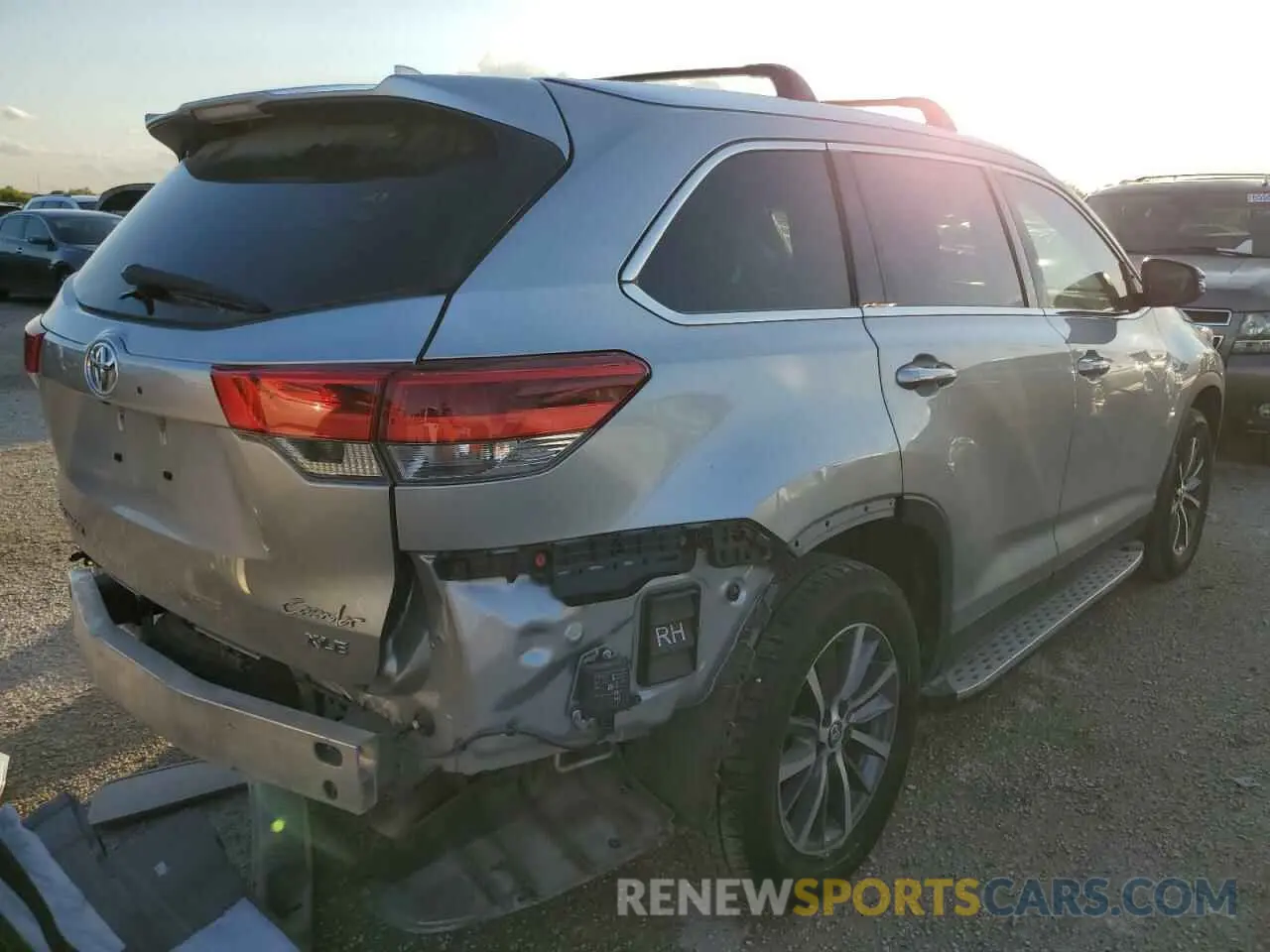4 Фотография поврежденного автомобиля 5TDKZRFH6KS552893 TOYOTA HIGHLANDER 2019