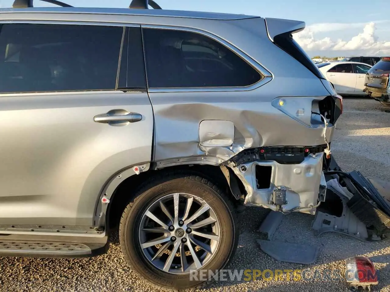 9 Фотография поврежденного автомобиля 5TDKZRFH6KS552893 TOYOTA HIGHLANDER 2019