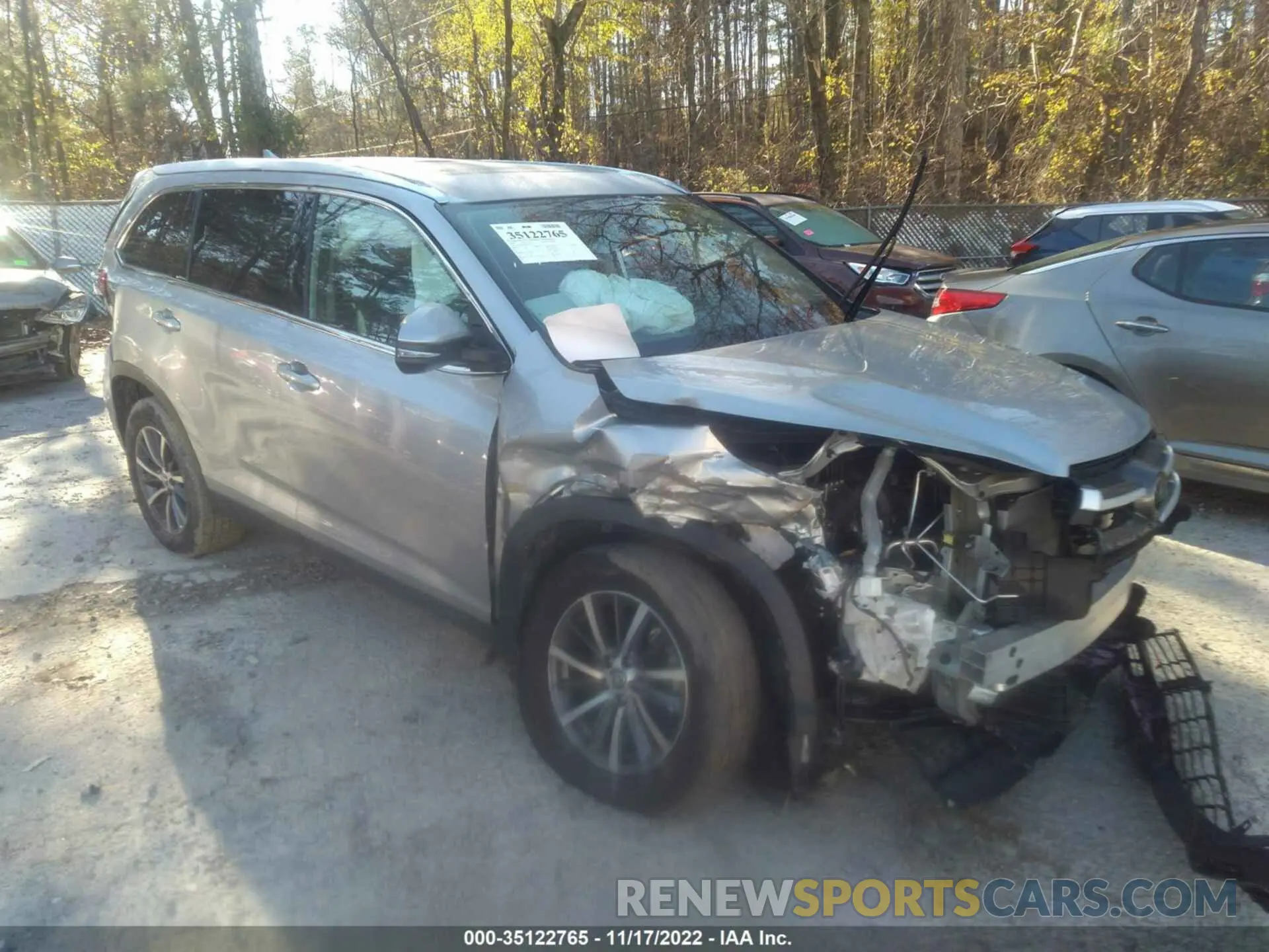 1 Photograph of a damaged car 5TDKZRFH6KS561352 TOYOTA HIGHLANDER 2019