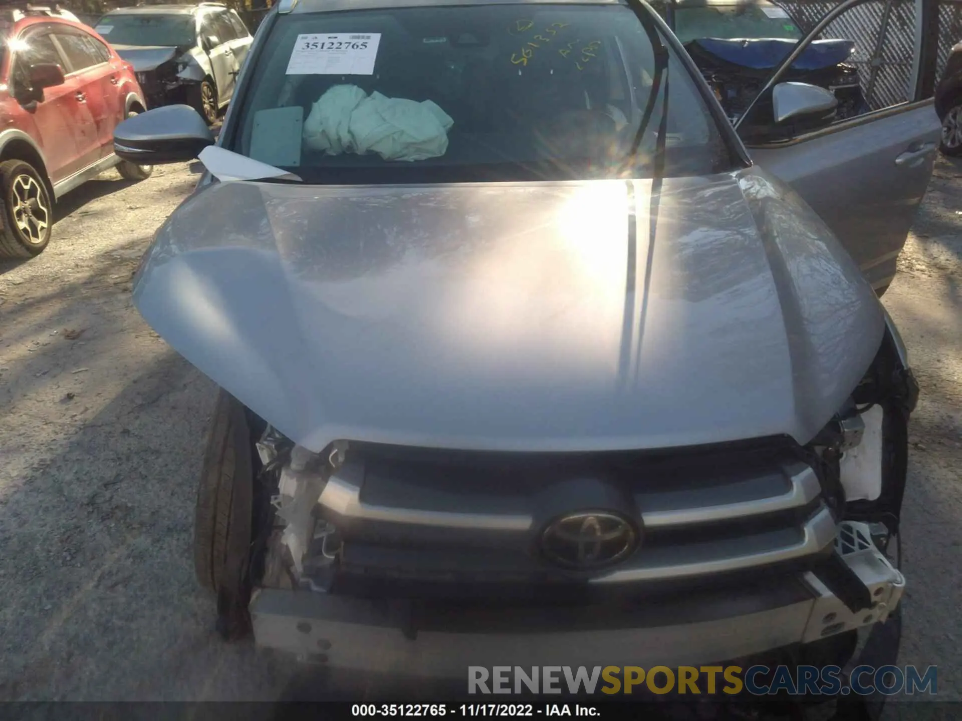 10 Photograph of a damaged car 5TDKZRFH6KS561352 TOYOTA HIGHLANDER 2019