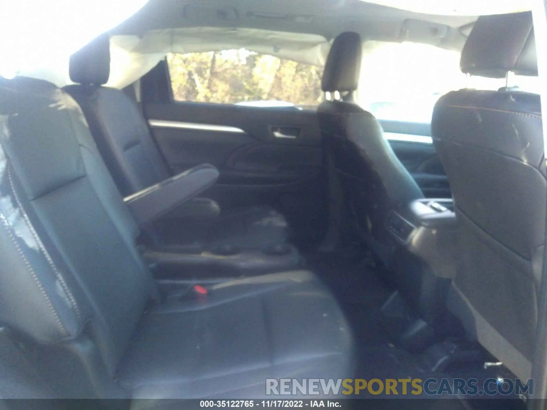 8 Photograph of a damaged car 5TDKZRFH6KS561352 TOYOTA HIGHLANDER 2019