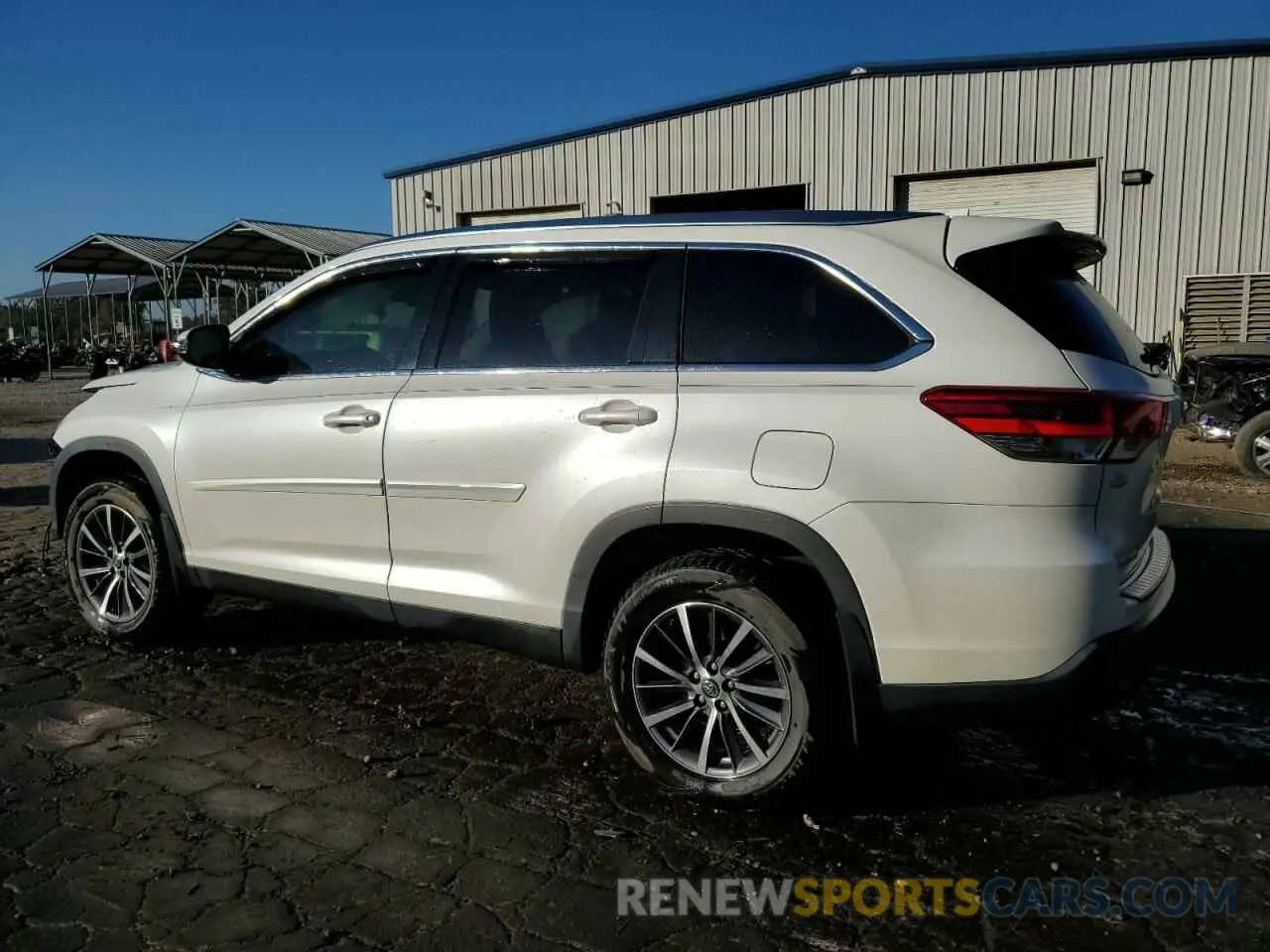 2 Photograph of a damaged car 5TDKZRFH6KS565742 TOYOTA HIGHLANDER 2019