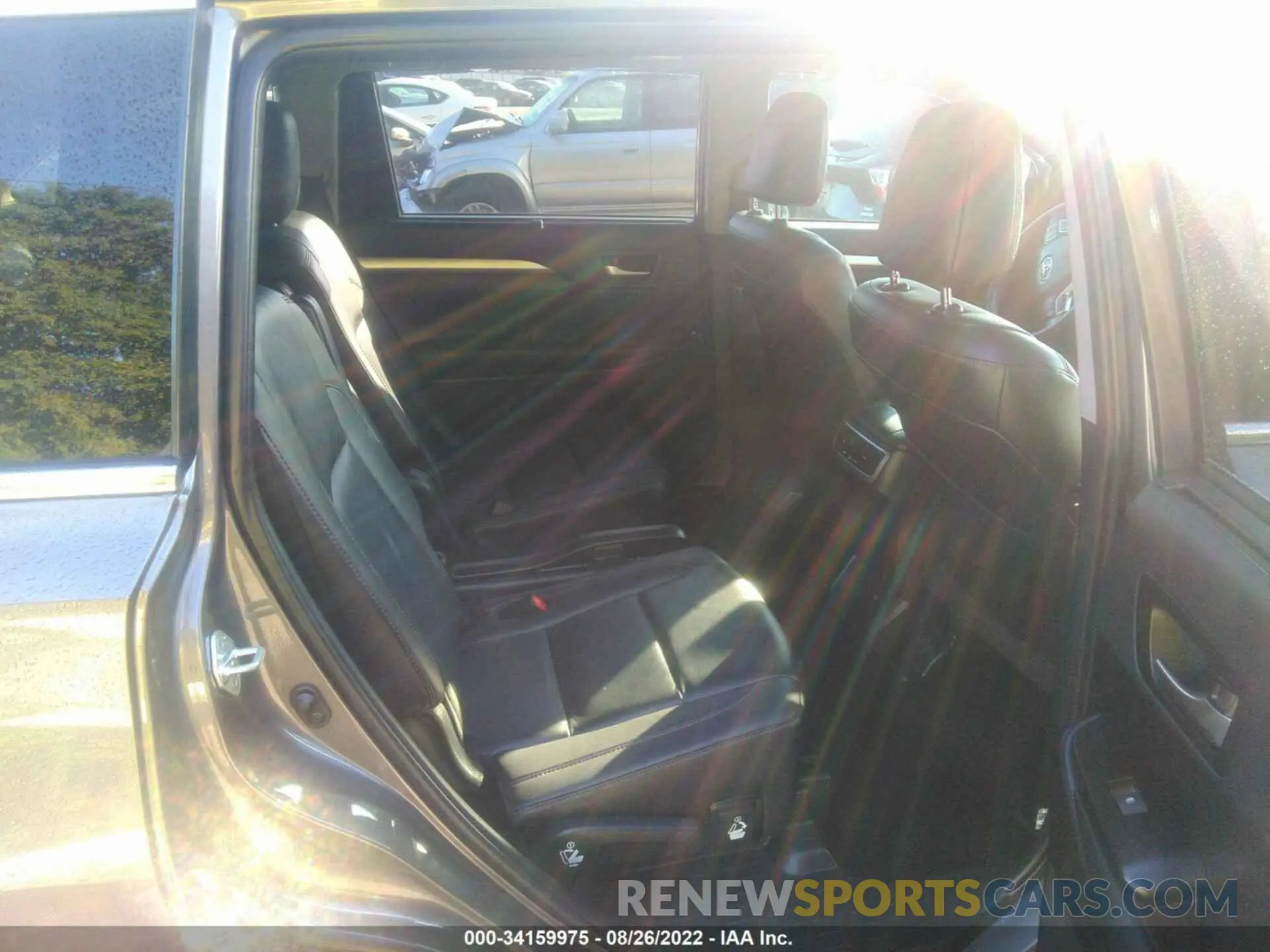 8 Photograph of a damaged car 5TDKZRFH7KS315362 TOYOTA HIGHLANDER 2019