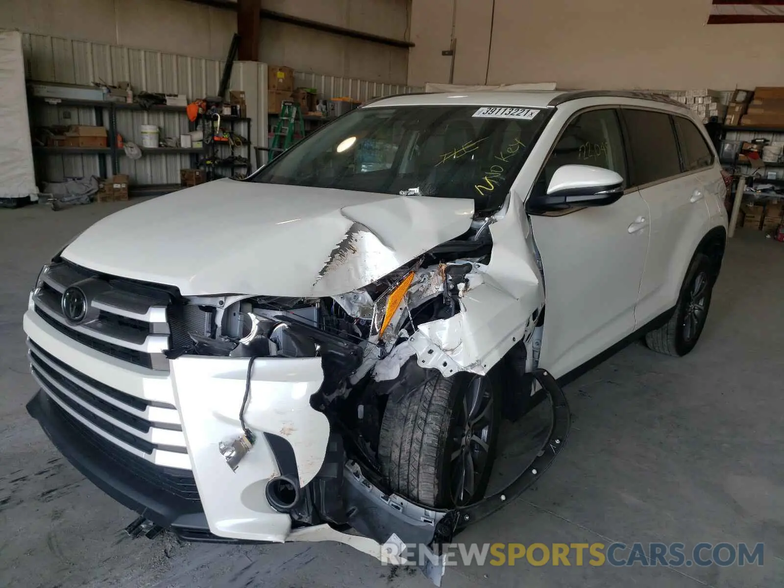 2 Photograph of a damaged car 5TDKZRFH7KS320321 TOYOTA HIGHLANDER 2019