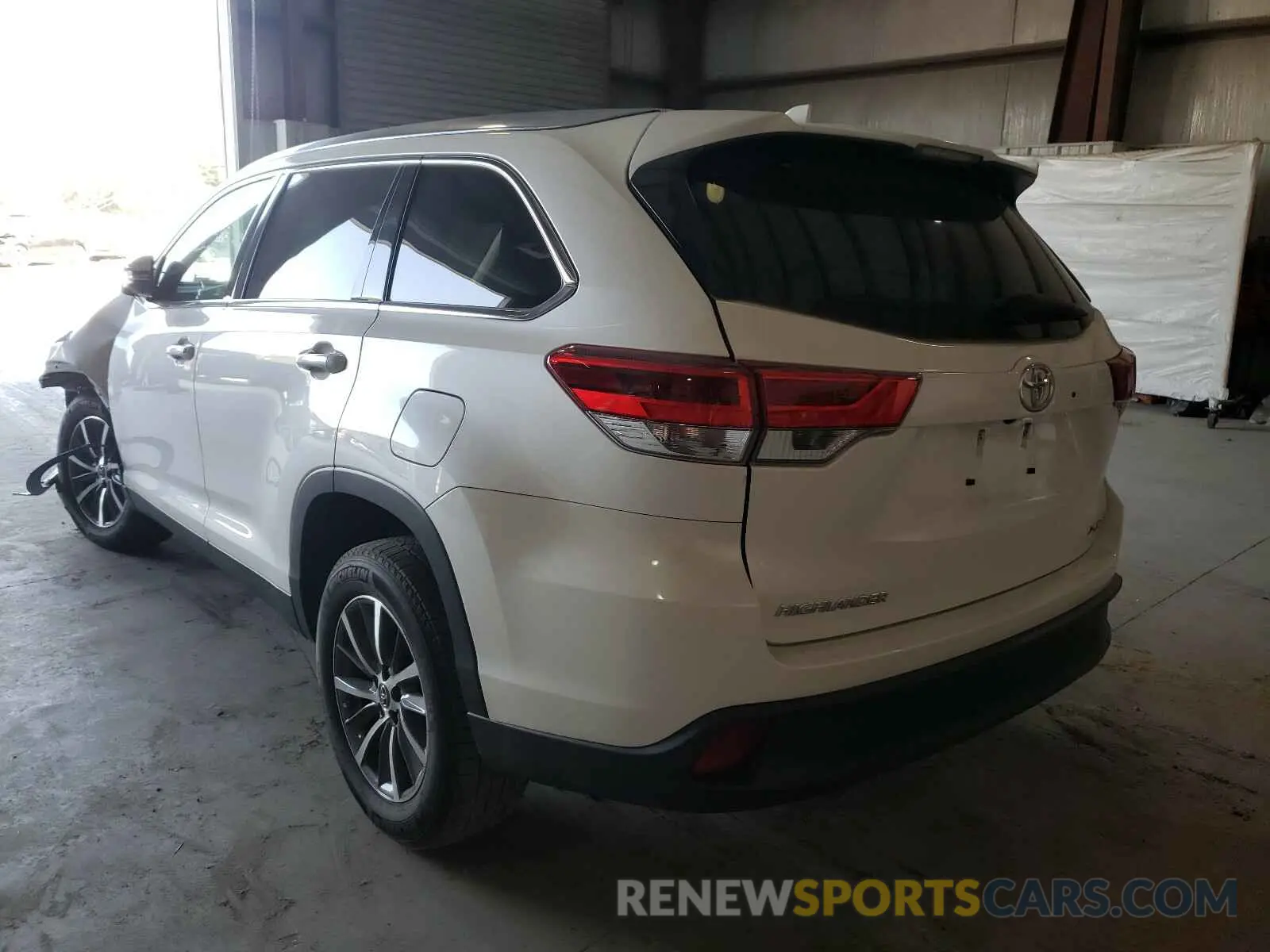 3 Photograph of a damaged car 5TDKZRFH7KS320321 TOYOTA HIGHLANDER 2019