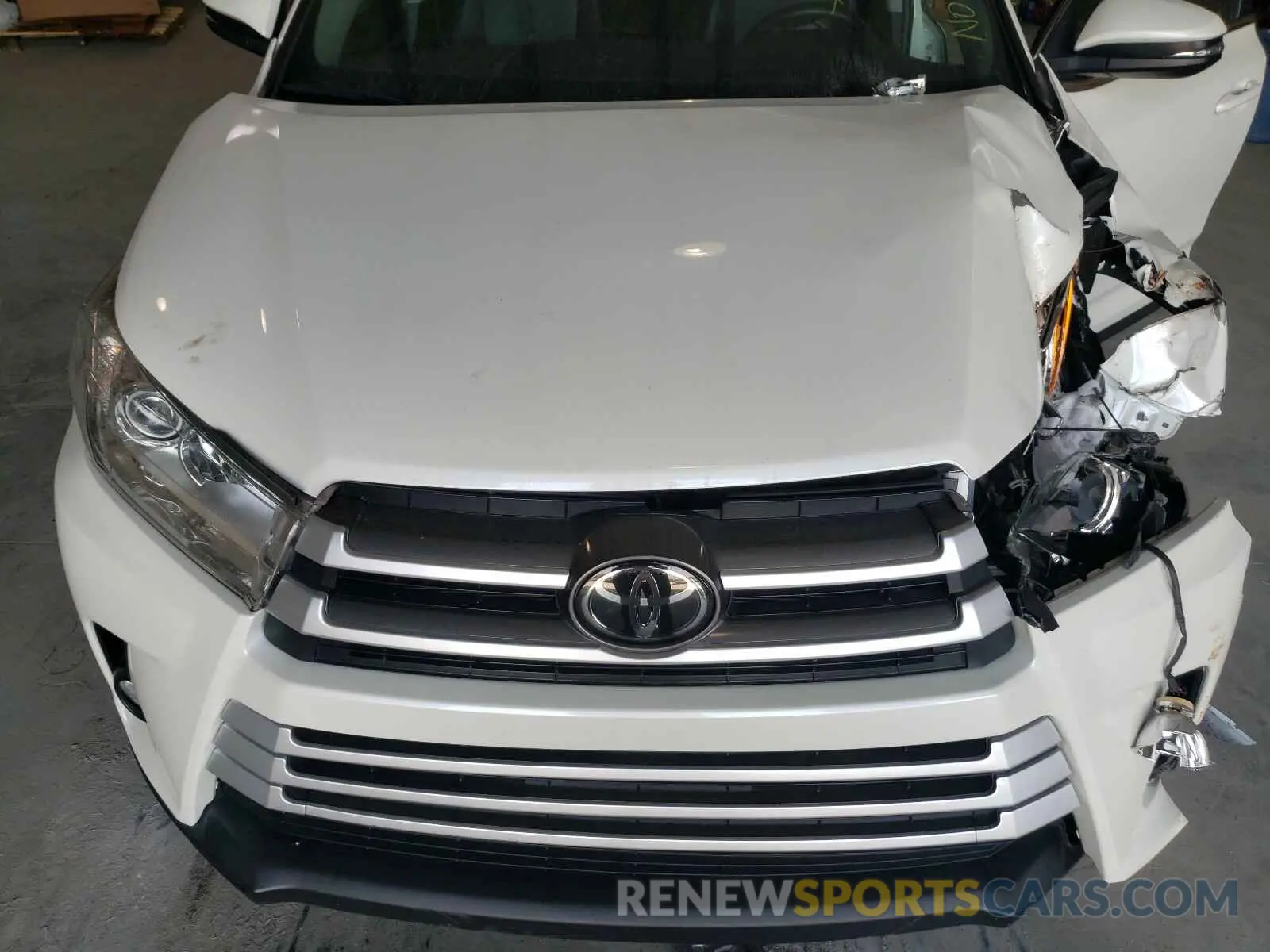 7 Photograph of a damaged car 5TDKZRFH7KS320321 TOYOTA HIGHLANDER 2019