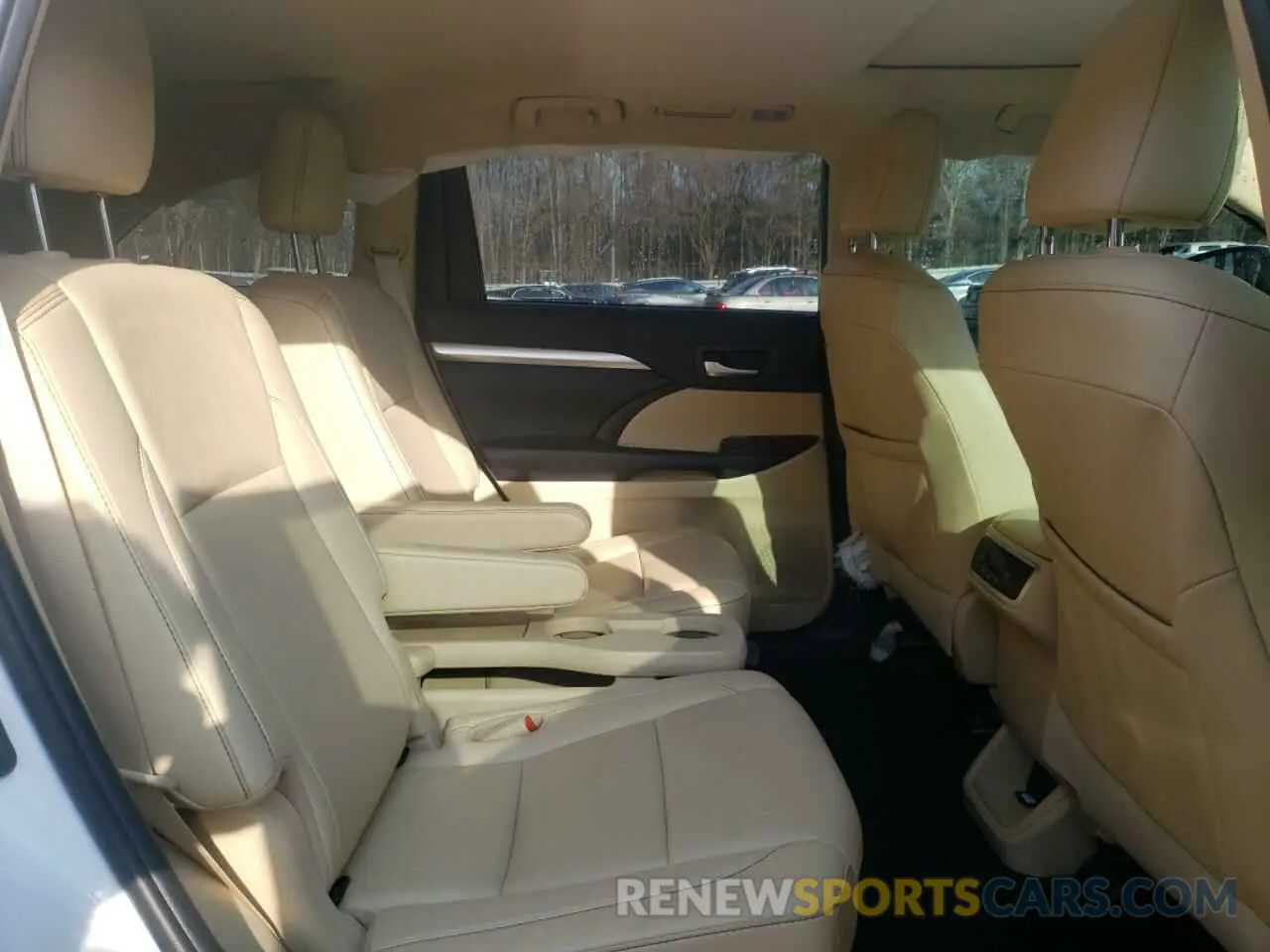 12 Photograph of a damaged car 5TDKZRFH7KS325499 TOYOTA HIGHLANDER 2019