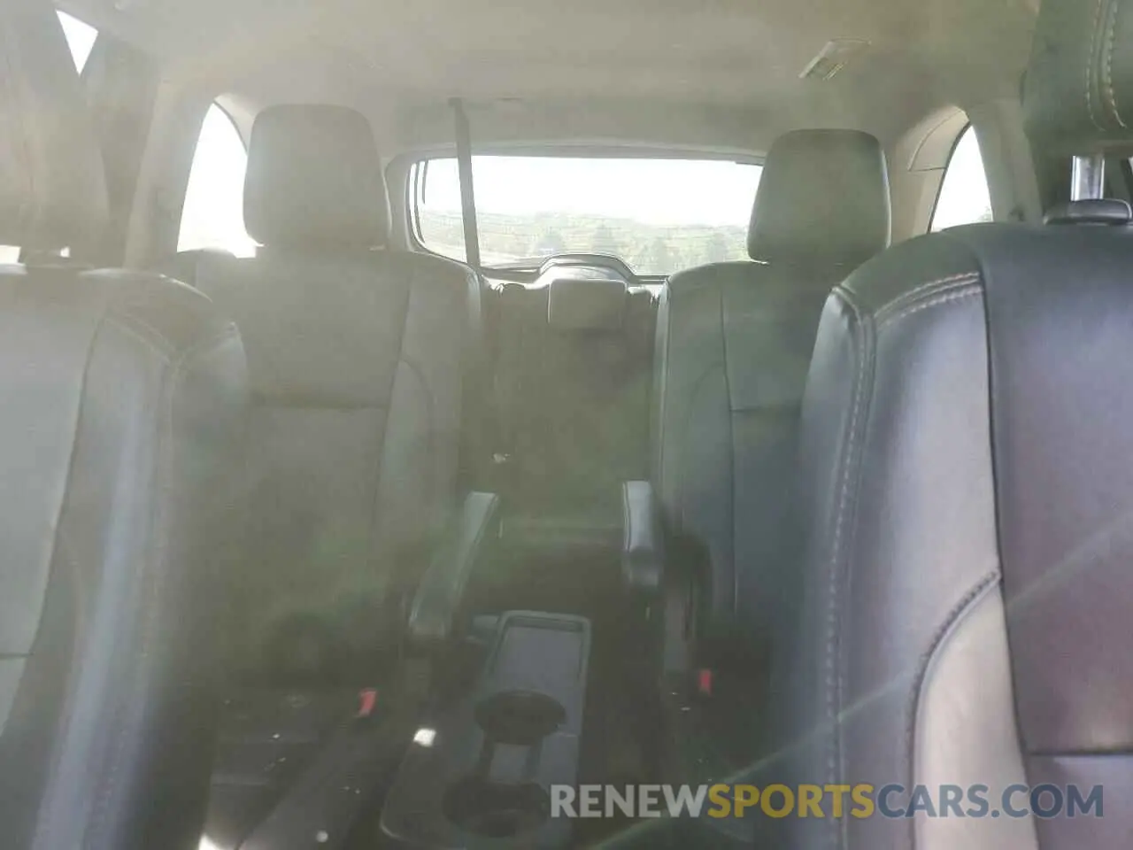 10 Фотография поврежденного автомобиля 5TDKZRFH7KS338348 TOYOTA HIGHLANDER 2019