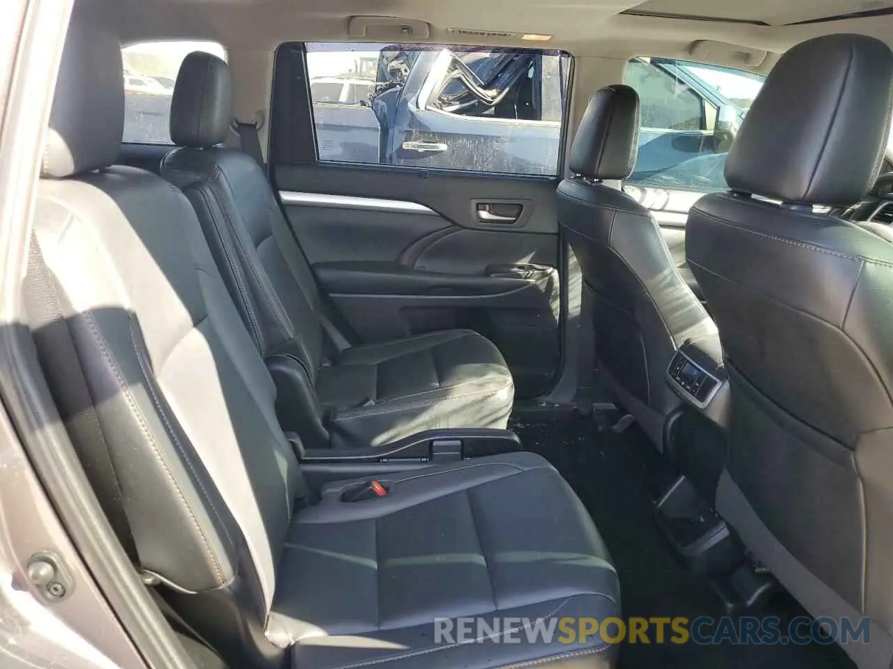 11 Фотография поврежденного автомобиля 5TDKZRFH7KS558704 TOYOTA HIGHLANDER 2019