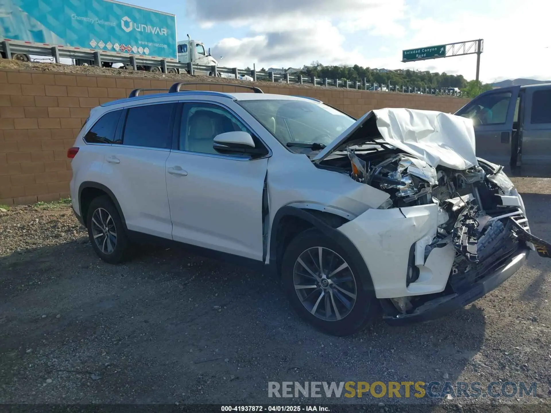 1 Фотография поврежденного автомобиля 5TDKZRFH7KS559805 TOYOTA HIGHLANDER 2019