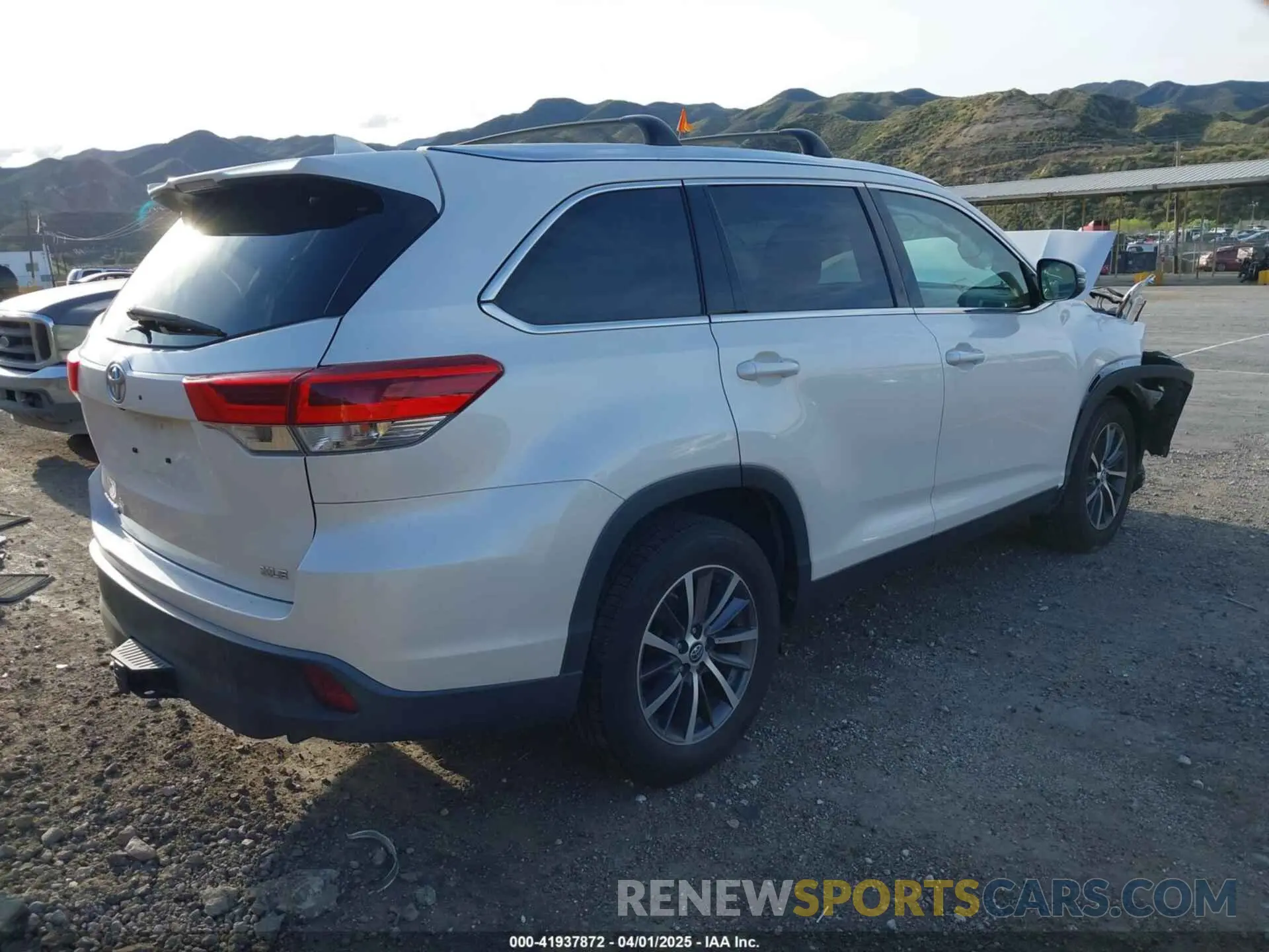 4 Фотография поврежденного автомобиля 5TDKZRFH7KS559805 TOYOTA HIGHLANDER 2019