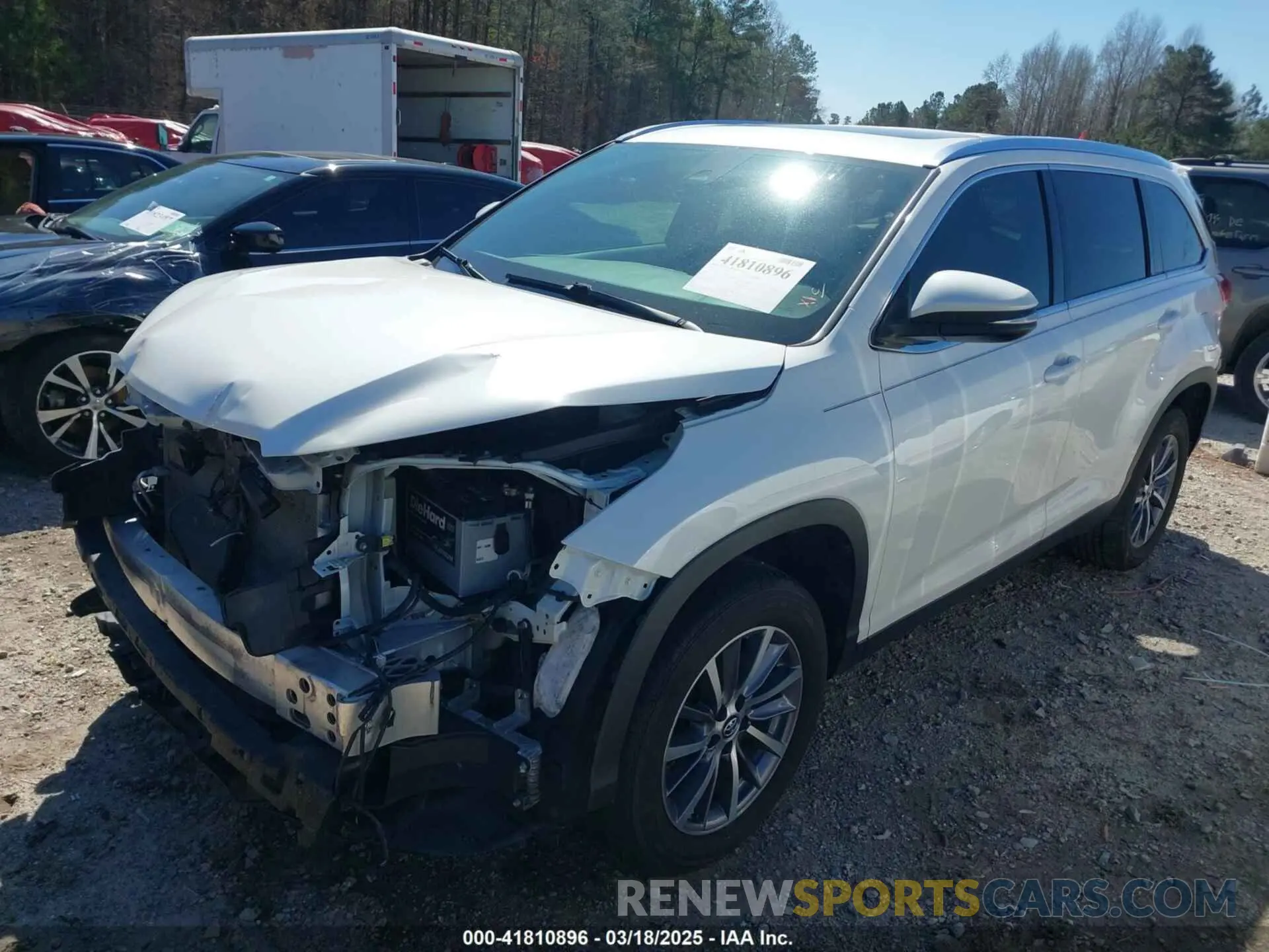 2 Photograph of a damaged car 5TDKZRFH8KS309666 TOYOTA HIGHLANDER 2019
