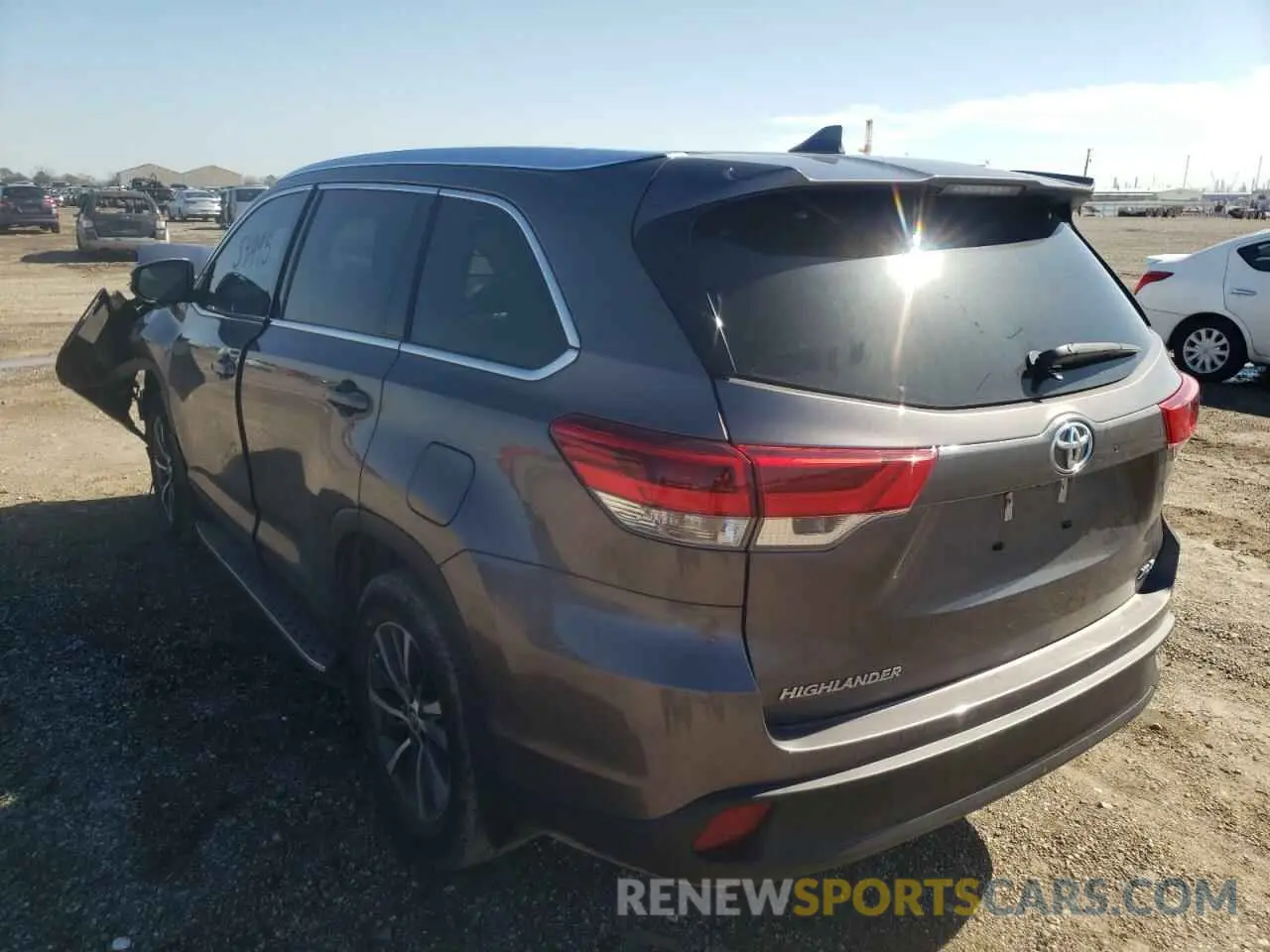 3 Photograph of a damaged car 5TDKZRFH8KS321963 TOYOTA HIGHLANDER 2019