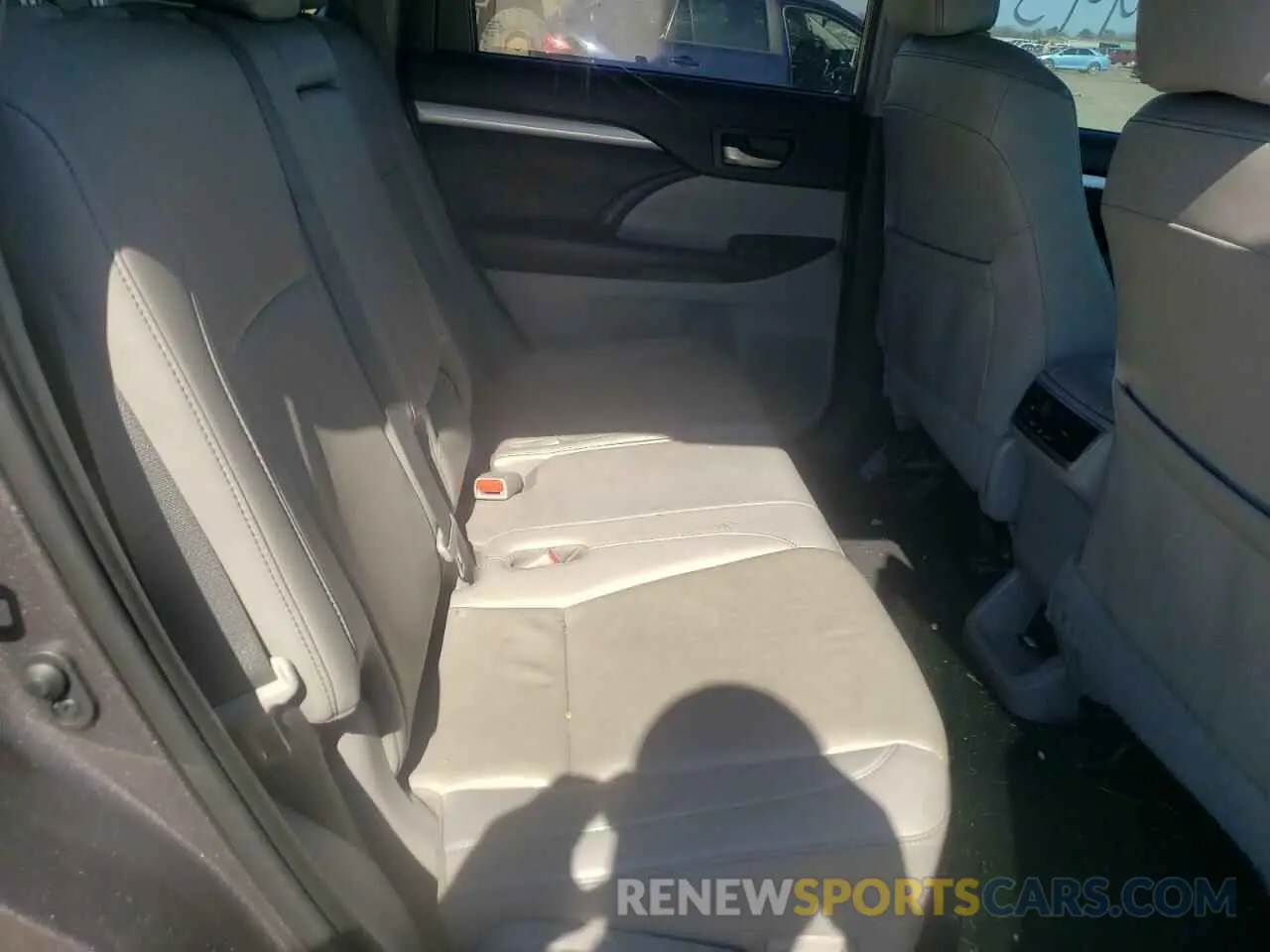 6 Photograph of a damaged car 5TDKZRFH8KS321963 TOYOTA HIGHLANDER 2019