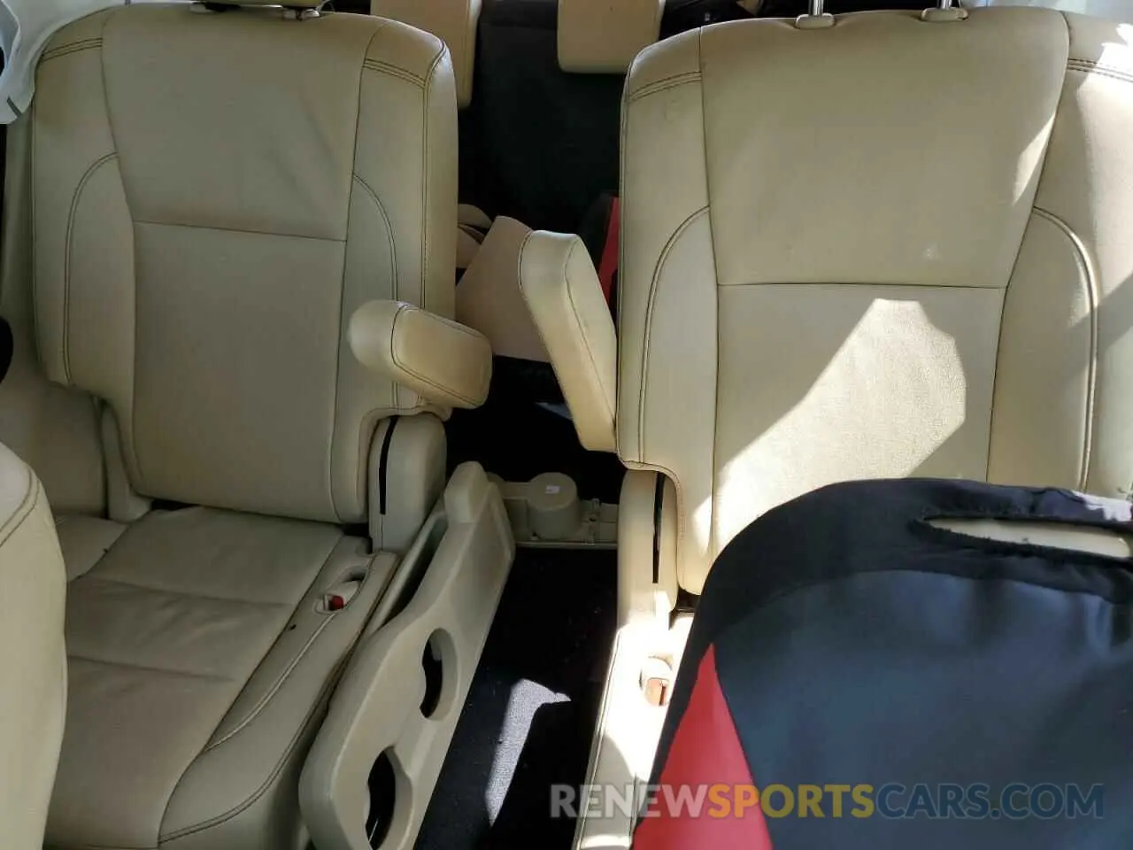 10 Фотография поврежденного автомобиля 5TDKZRFH8KS357510 TOYOTA HIGHLANDER 2019
