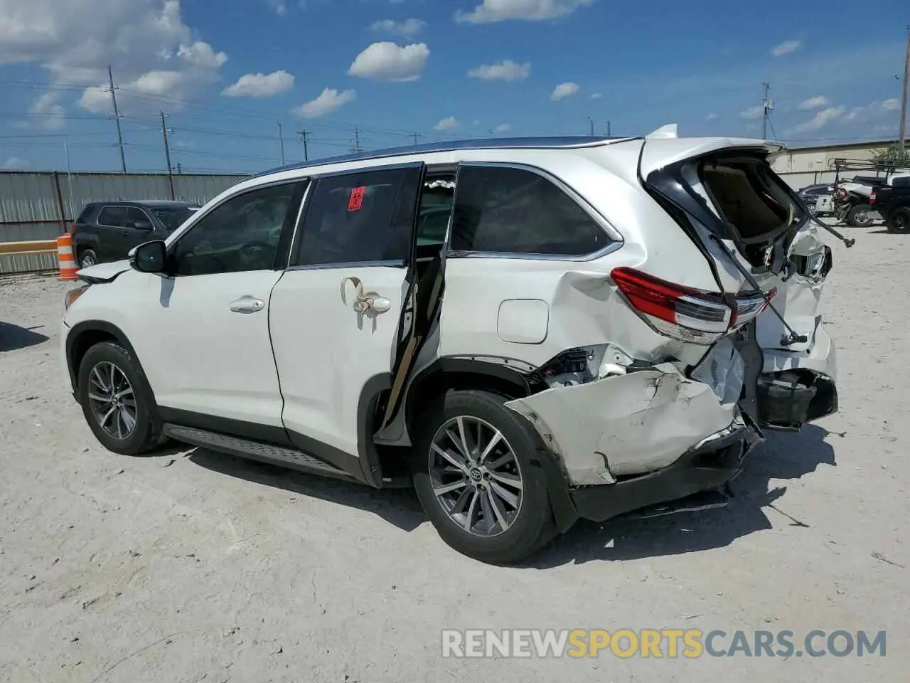 2 Фотография поврежденного автомобиля 5TDKZRFH8KS357510 TOYOTA HIGHLANDER 2019