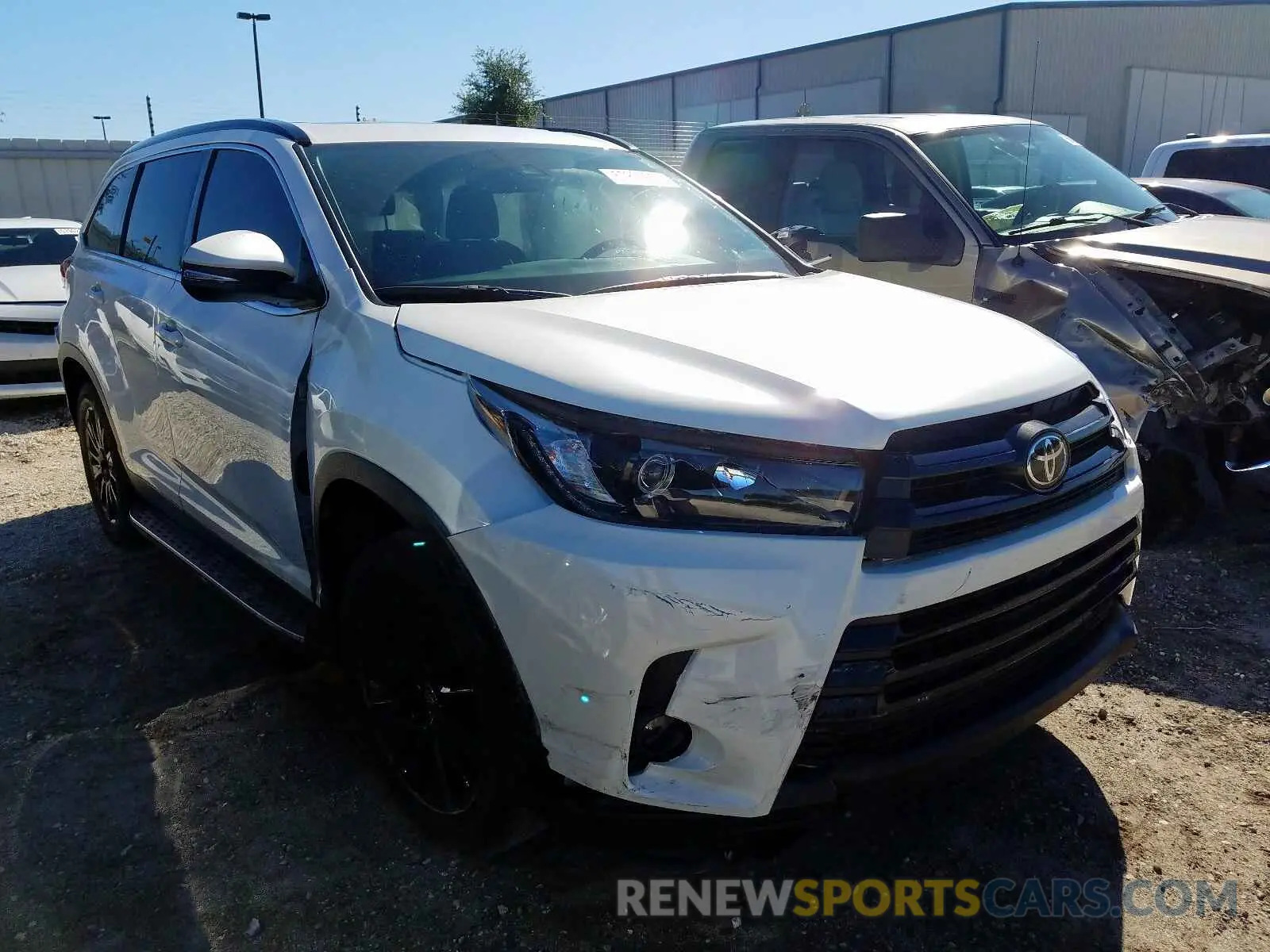 1 Photograph of a damaged car 5TDKZRFH8KS551292 TOYOTA HIGHLANDER 2019